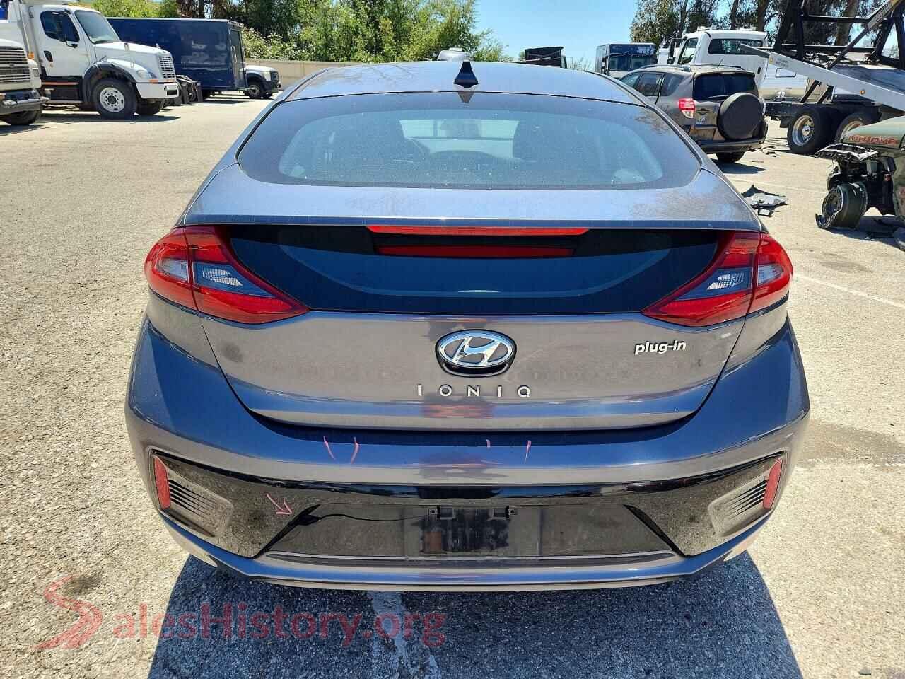 2018 HYUNDAI IONIQ VIN KMHC65LD8JU104362, left side view