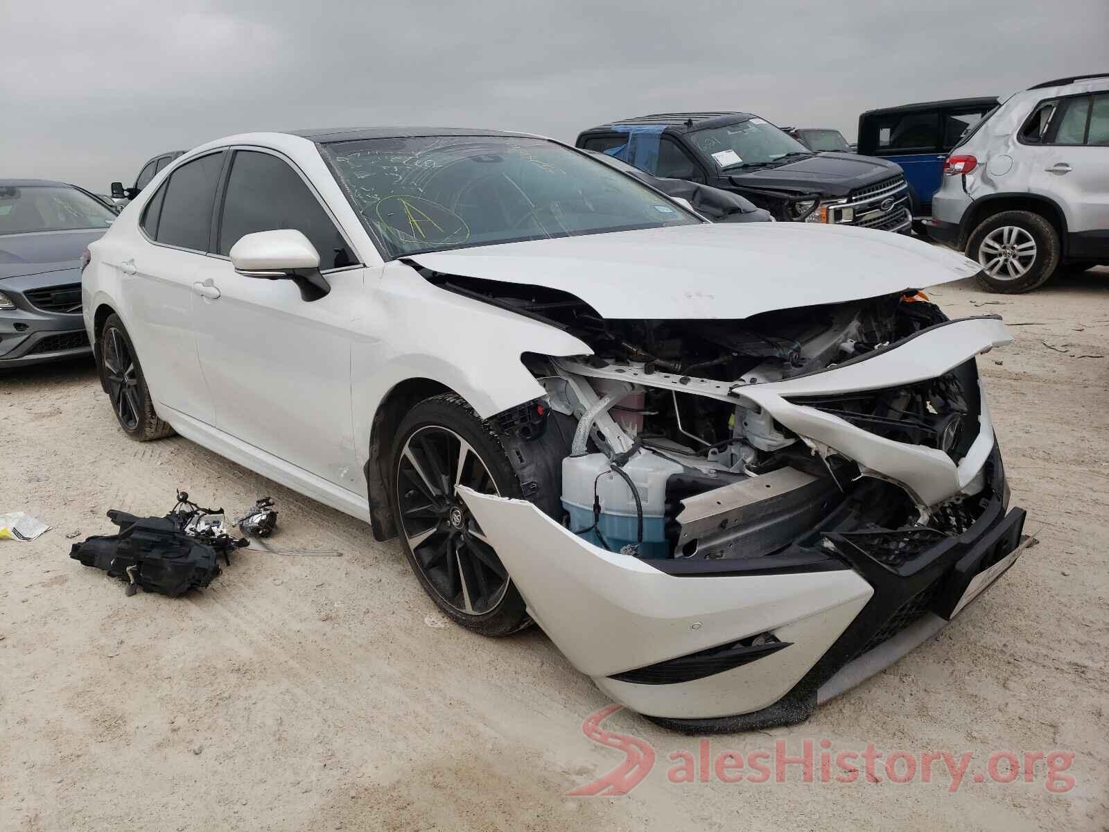 4T1B61HK3JU677214 2018 TOYOTA CAMRY