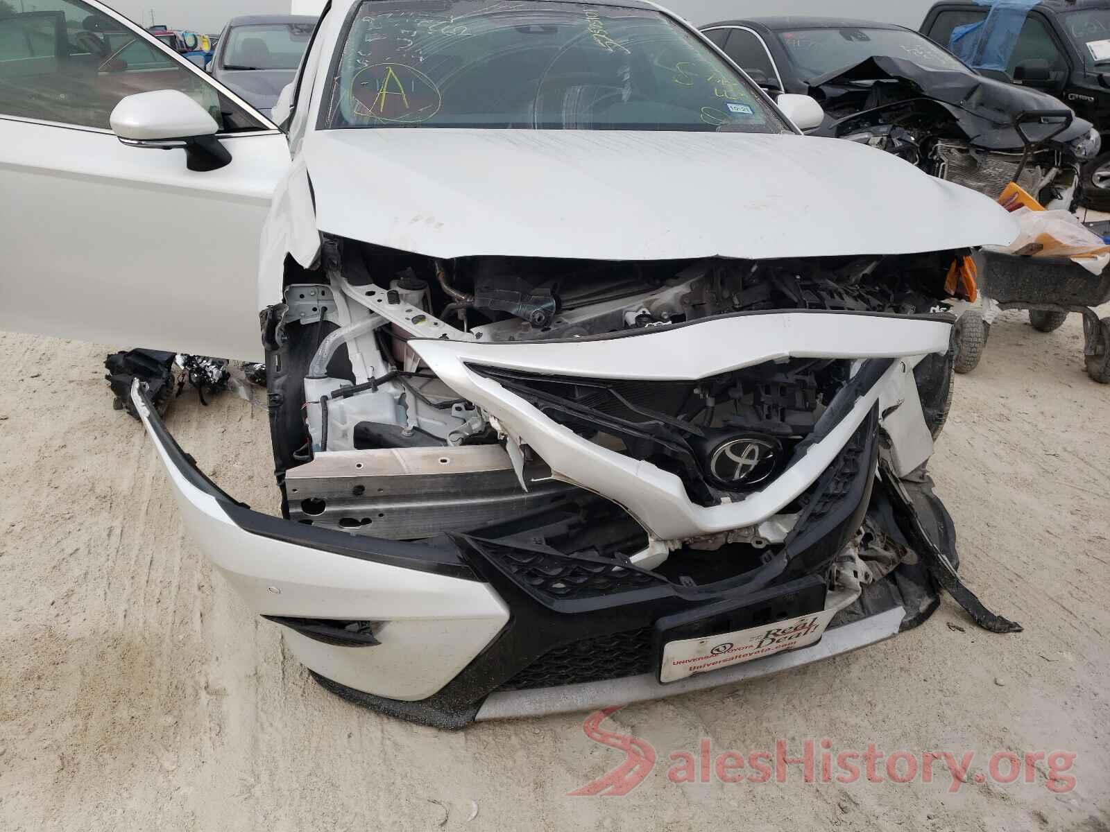 4T1B61HK3JU677214 2018 TOYOTA CAMRY