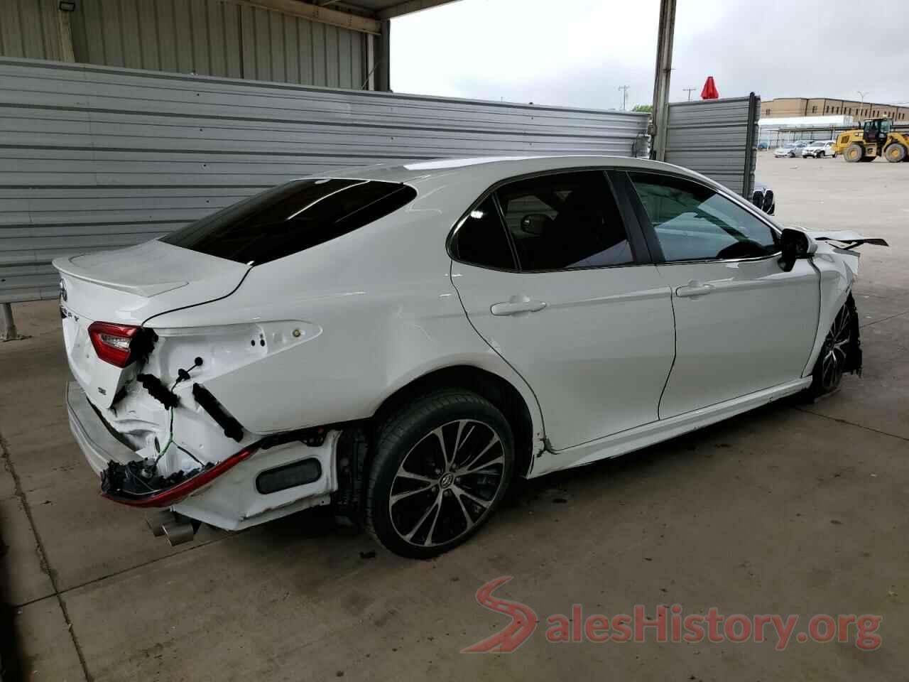 4T1B11HK6JU129772 2018 TOYOTA CAMRY