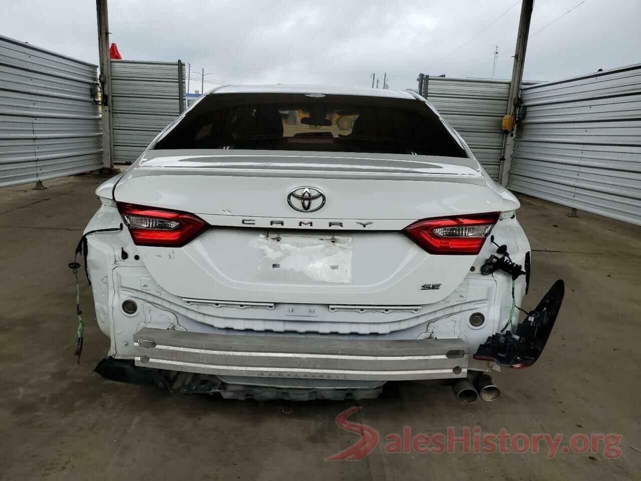 4T1B11HK6JU129772 2018 TOYOTA CAMRY