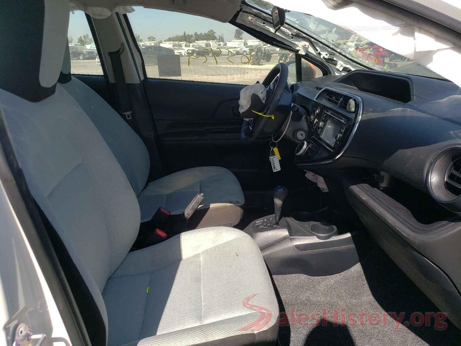 JTDKDTB31J1599587 2018 TOYOTA PRIUS