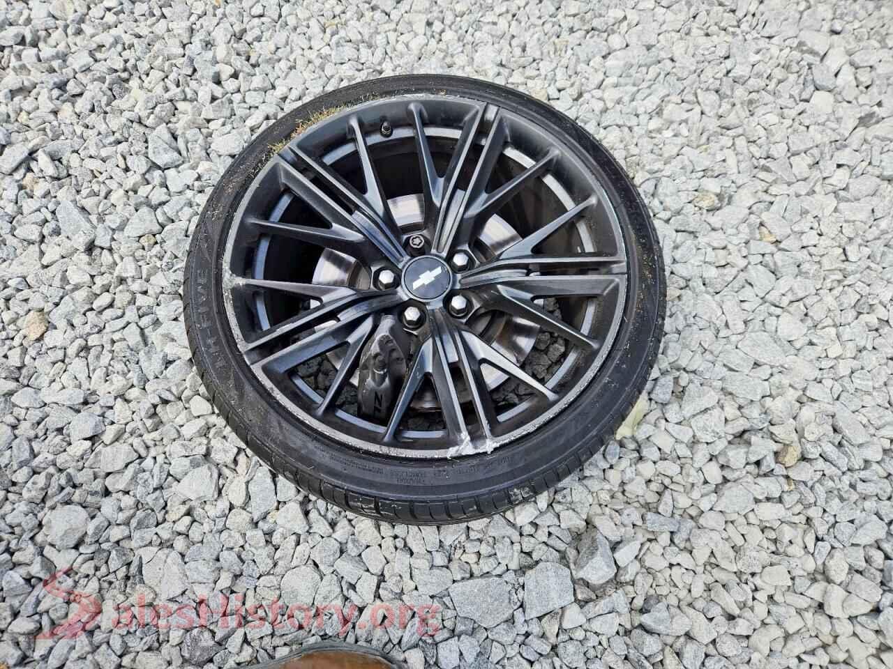 2019 CHEVROLET CAMARO VIN 1G1FJ1R67K0110317, wheel and tire