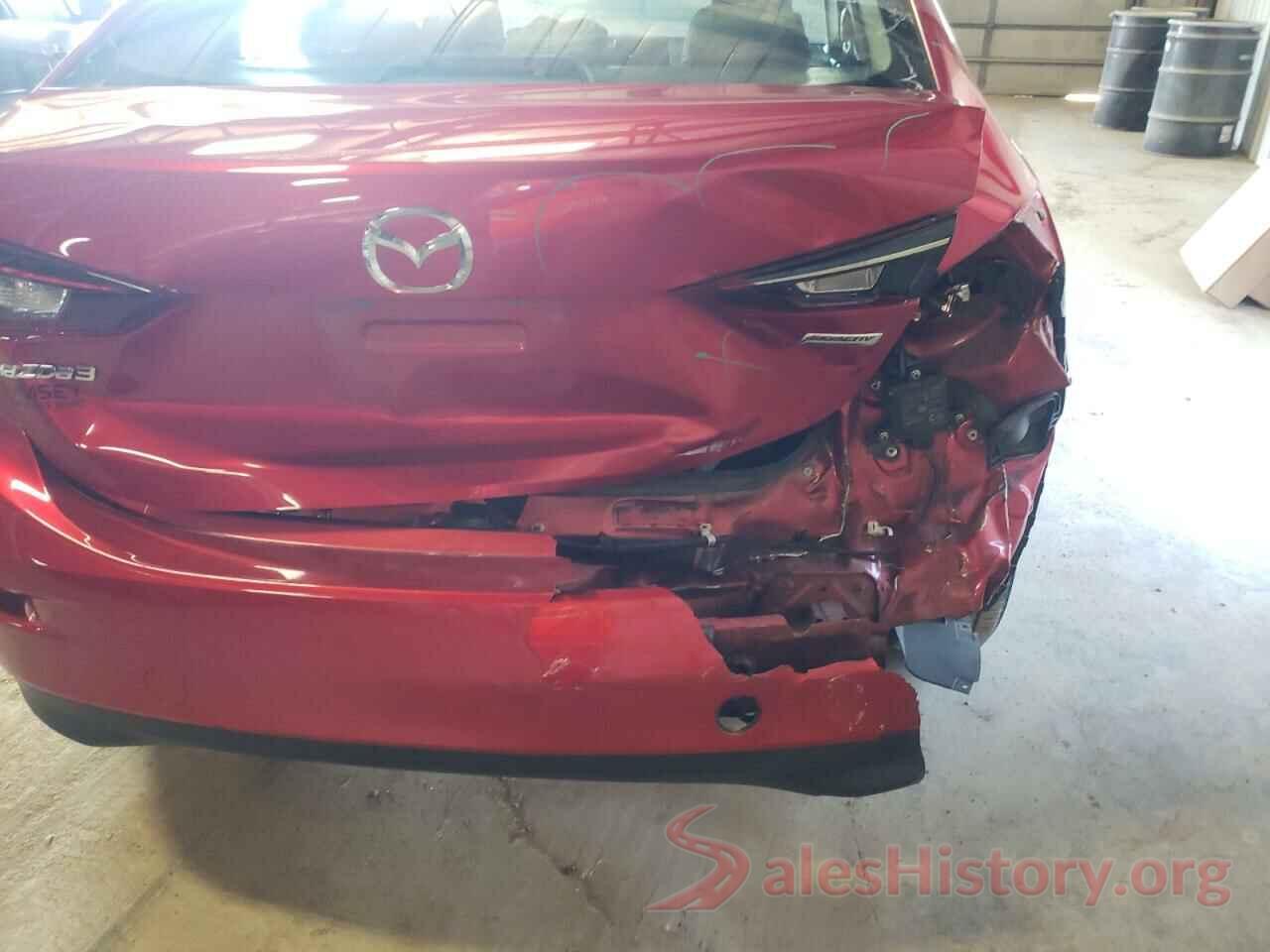 3MZBN1U76JM217197 2018 MAZDA 3