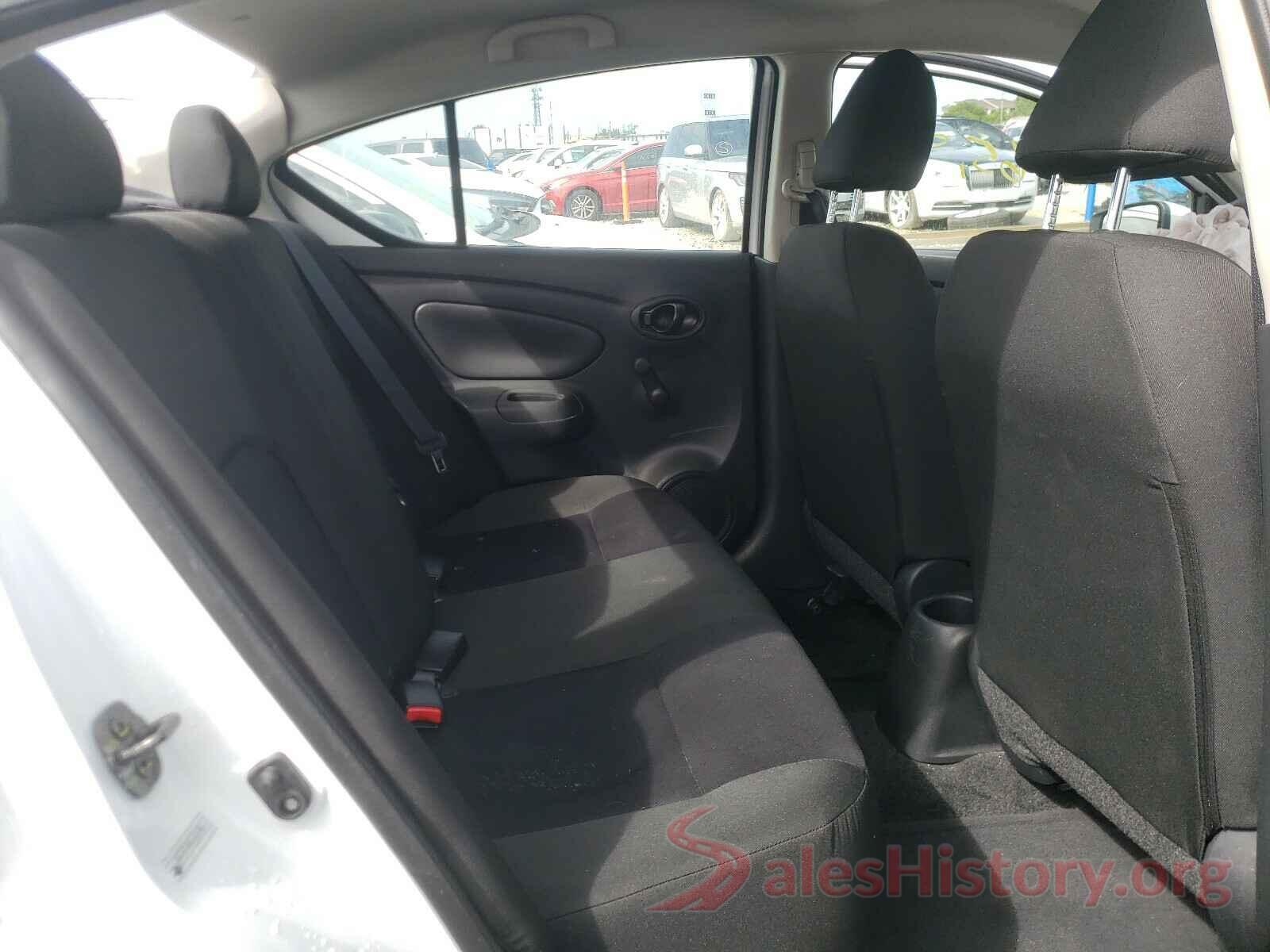 3N1CN7AP2JL823703 2018 NISSAN VERSA