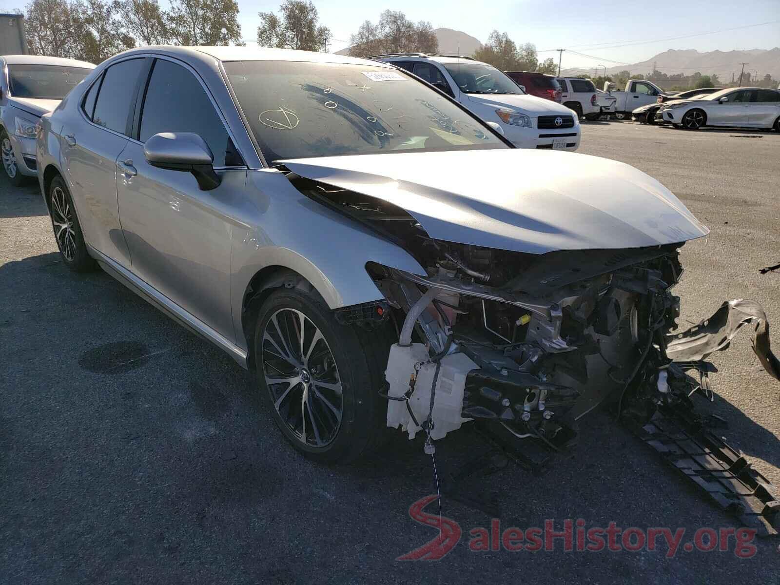 4T1B11HK4JU082368 2018 TOYOTA CAMRY