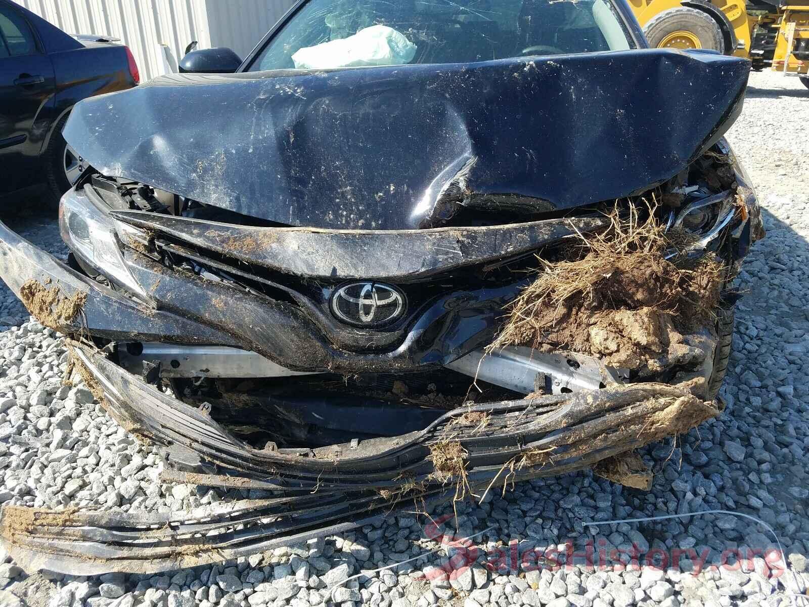 4T1B11HK8JU645471 2018 TOYOTA CAMRY