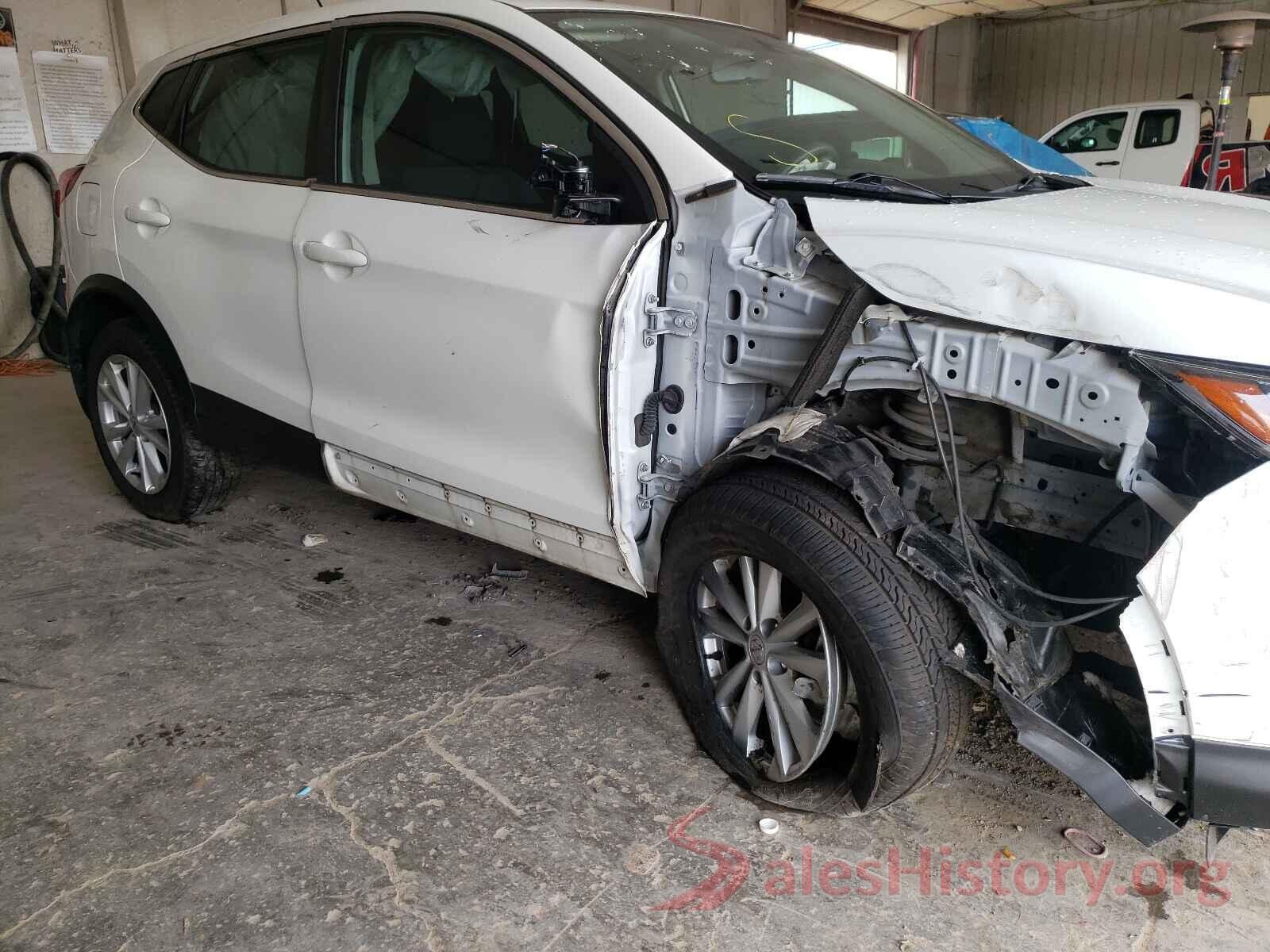 JN1BJ1CP9JW104282 2018 NISSAN ROGUE