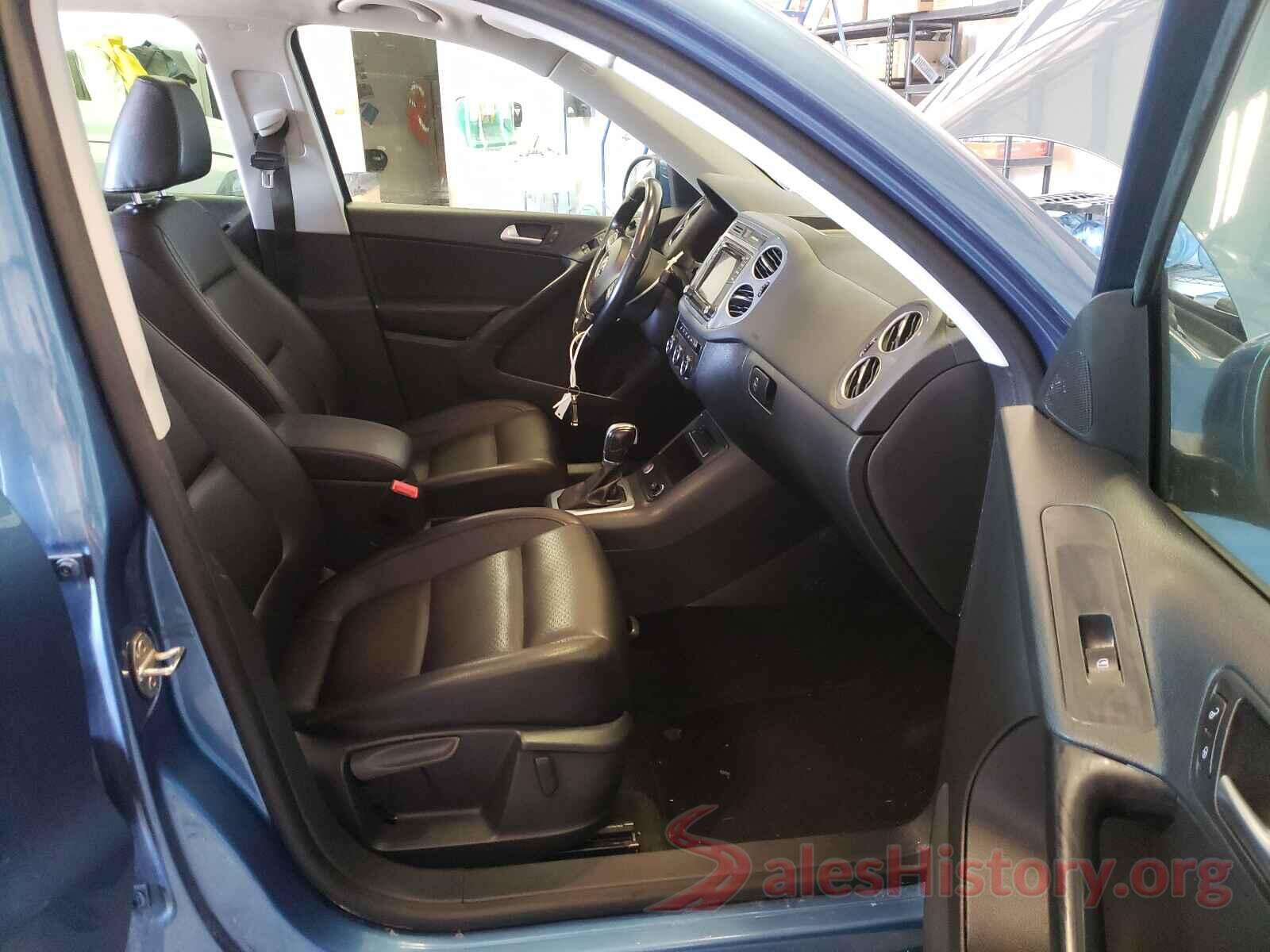 WVGNV7AX9HK023638 2017 VOLKSWAGEN TIGUAN