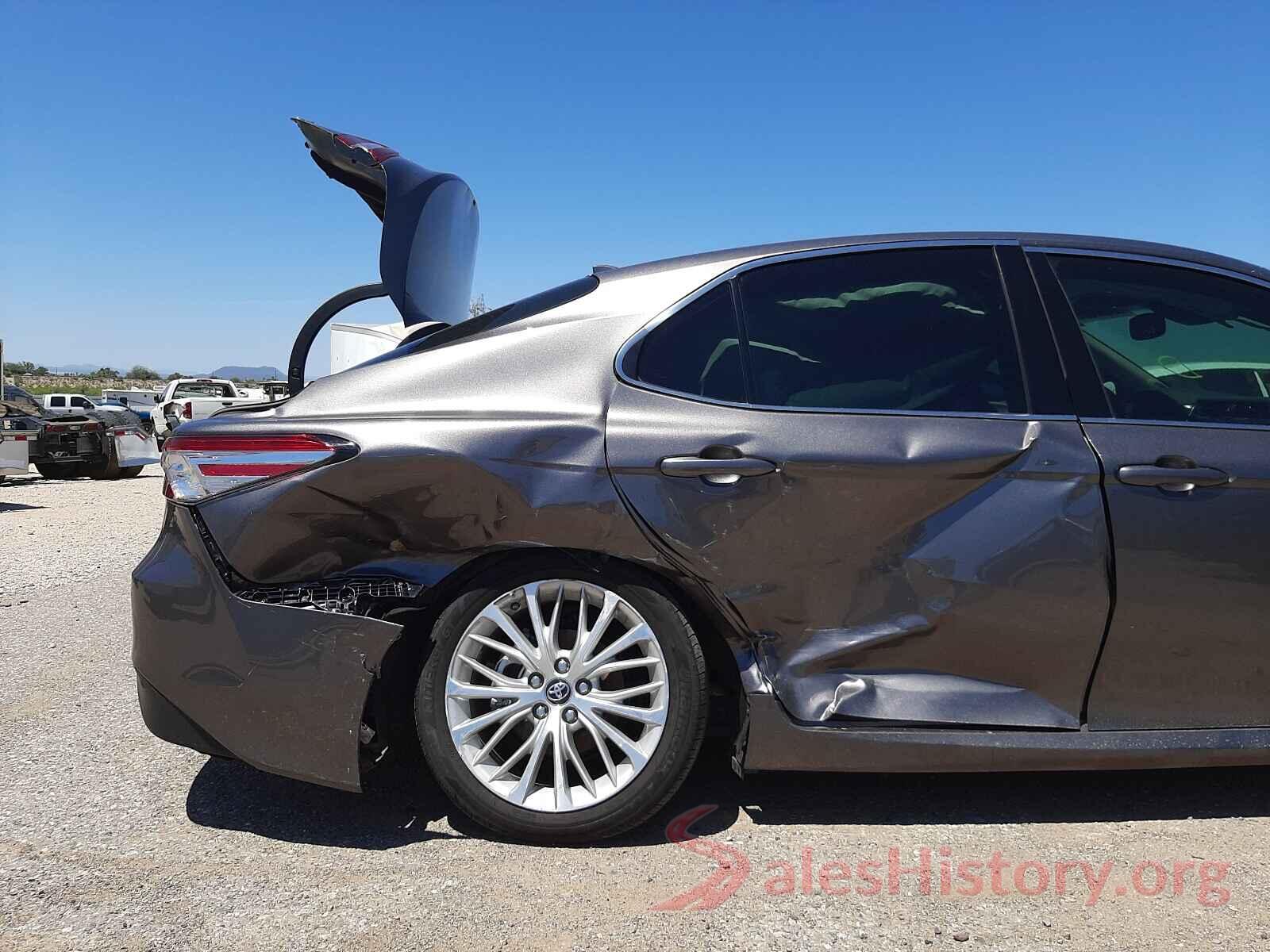 4T1B21HK7JU005264 2018 TOYOTA CAMRY