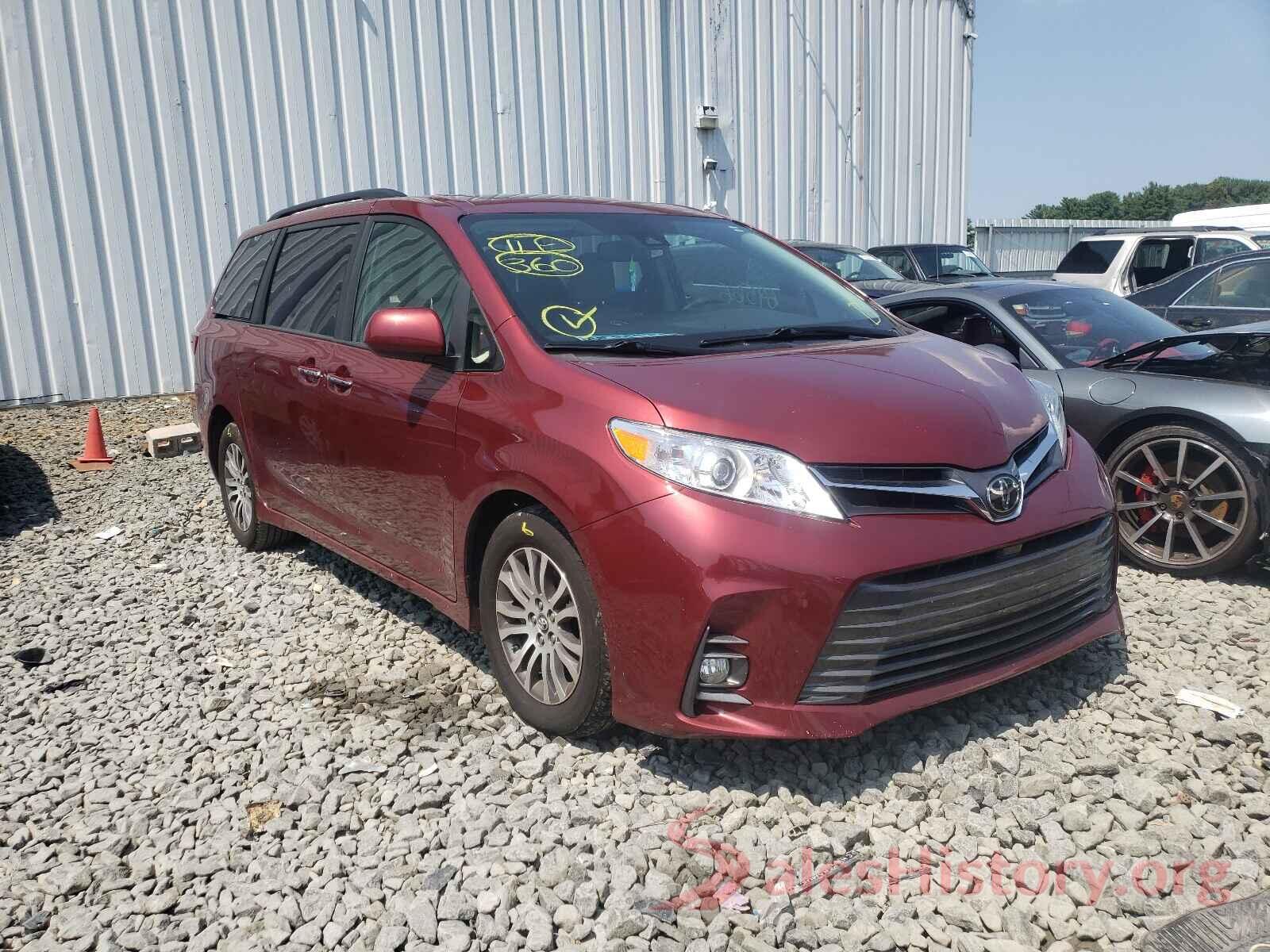 5TDYZ3DC2JS935601 2018 TOYOTA SIENNA