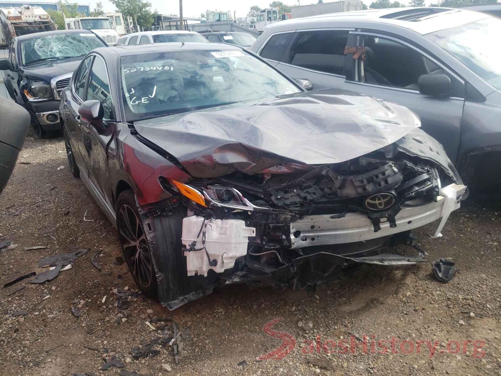 4T1B11HK7JU008863 2018 TOYOTA CAMRY