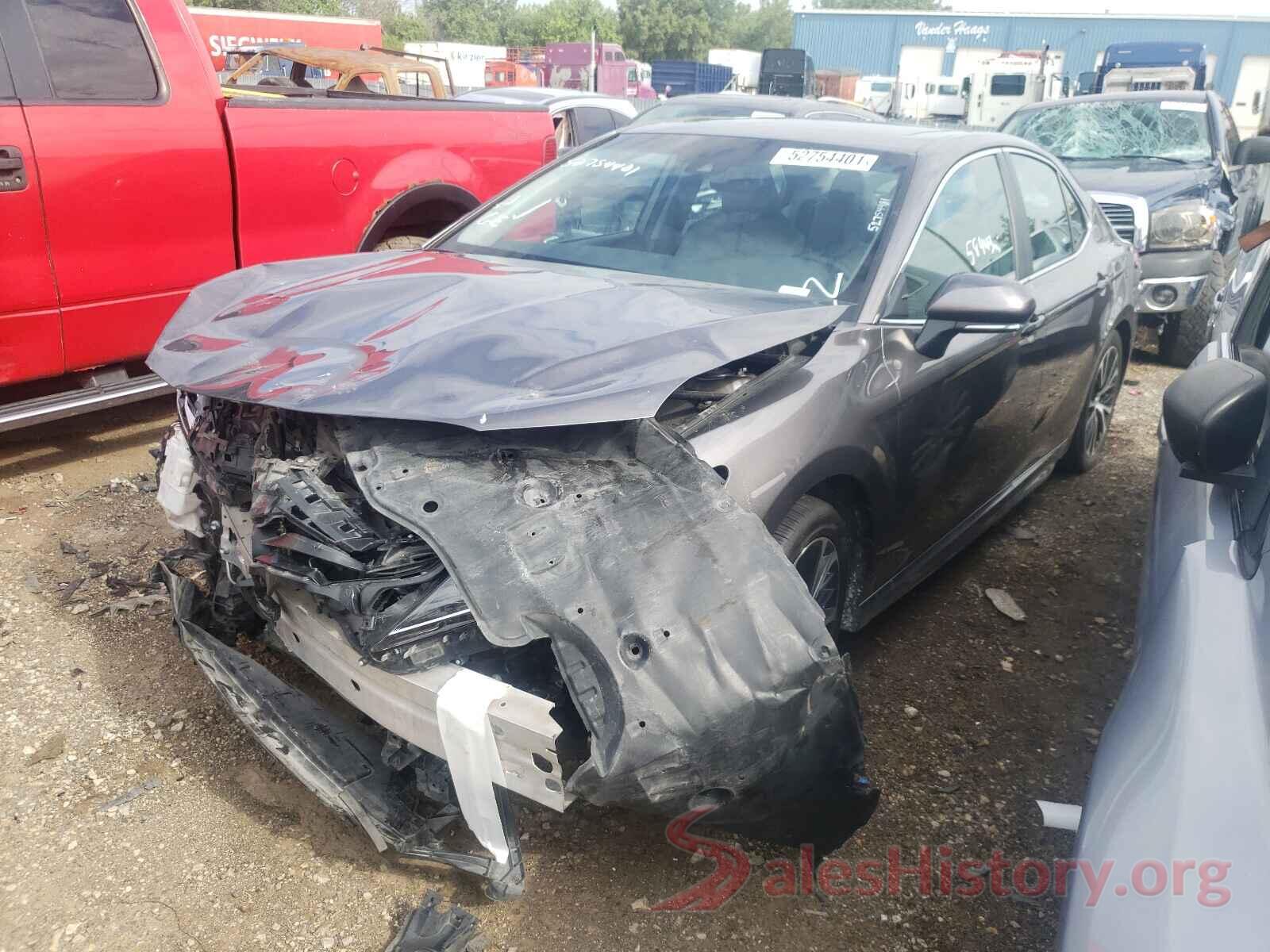 4T1B11HK7JU008863 2018 TOYOTA CAMRY