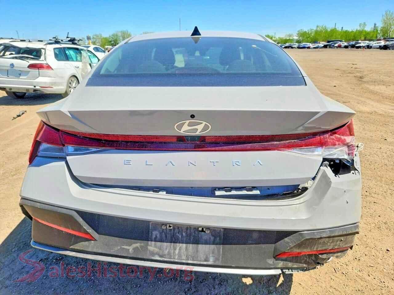 2025 HYUNDAI ELANTRA VIN KMHLM4DG6SU096885, left side view