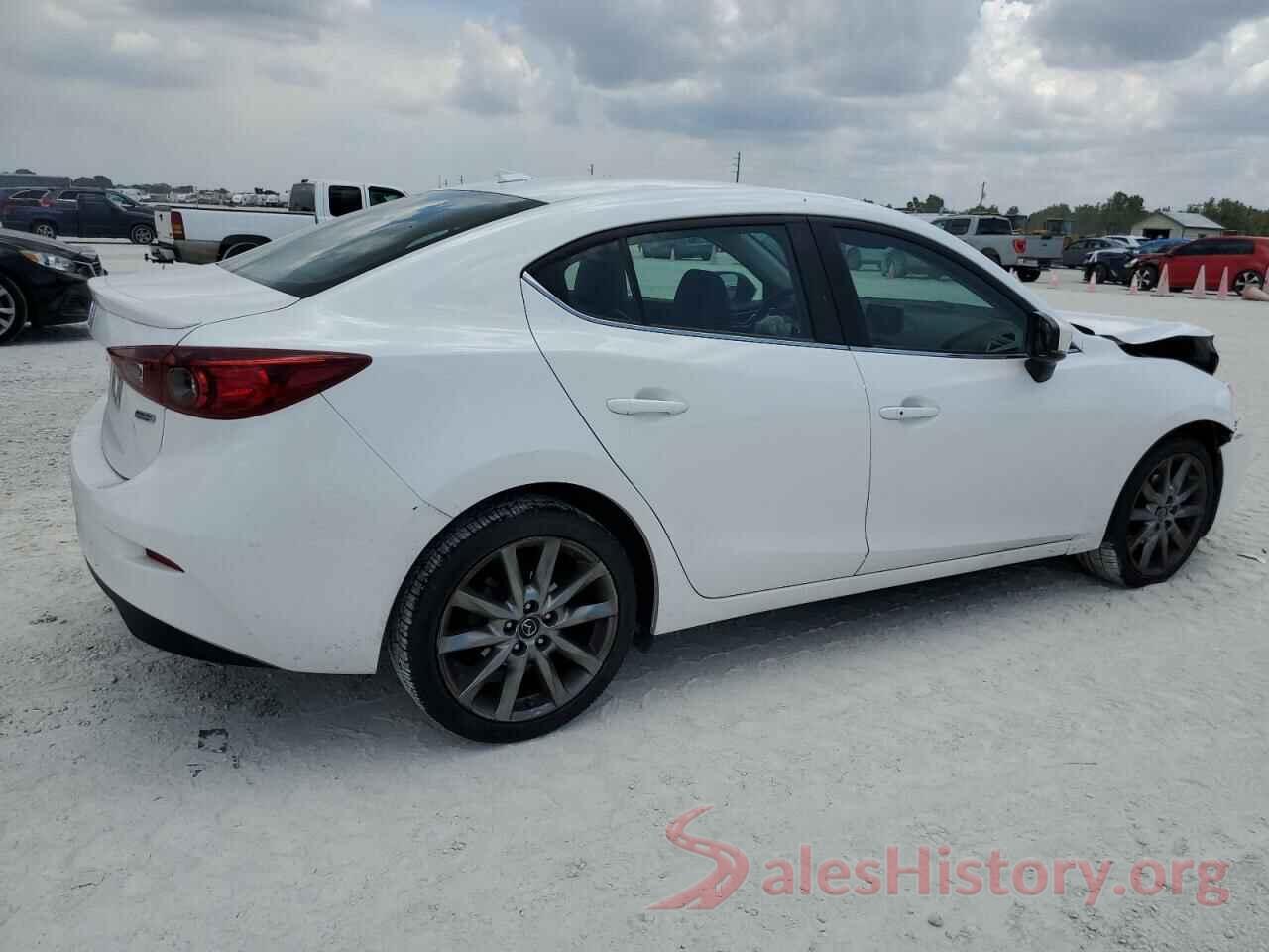 3MZBN1V31JM223632 2018 MAZDA 3