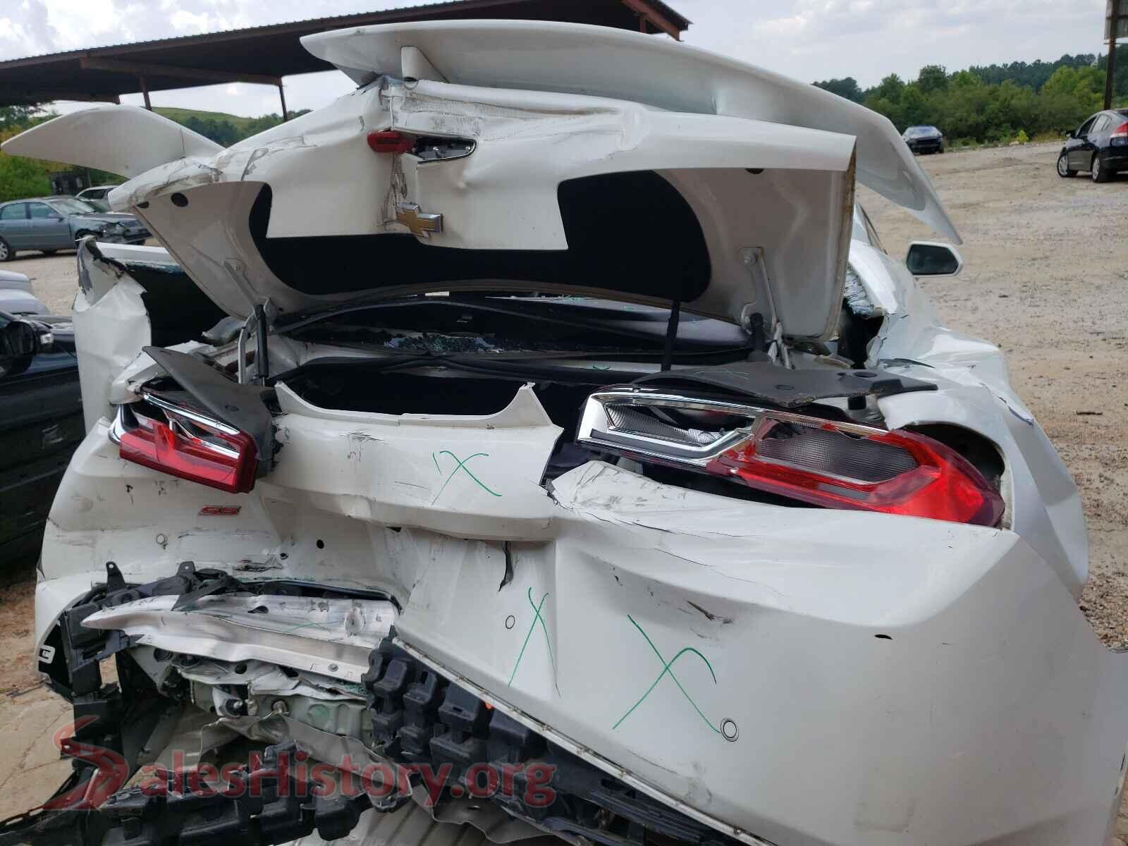 2016 CHEVROLET CAMARO VIN 1G1FH1R72G0190346, interior center console