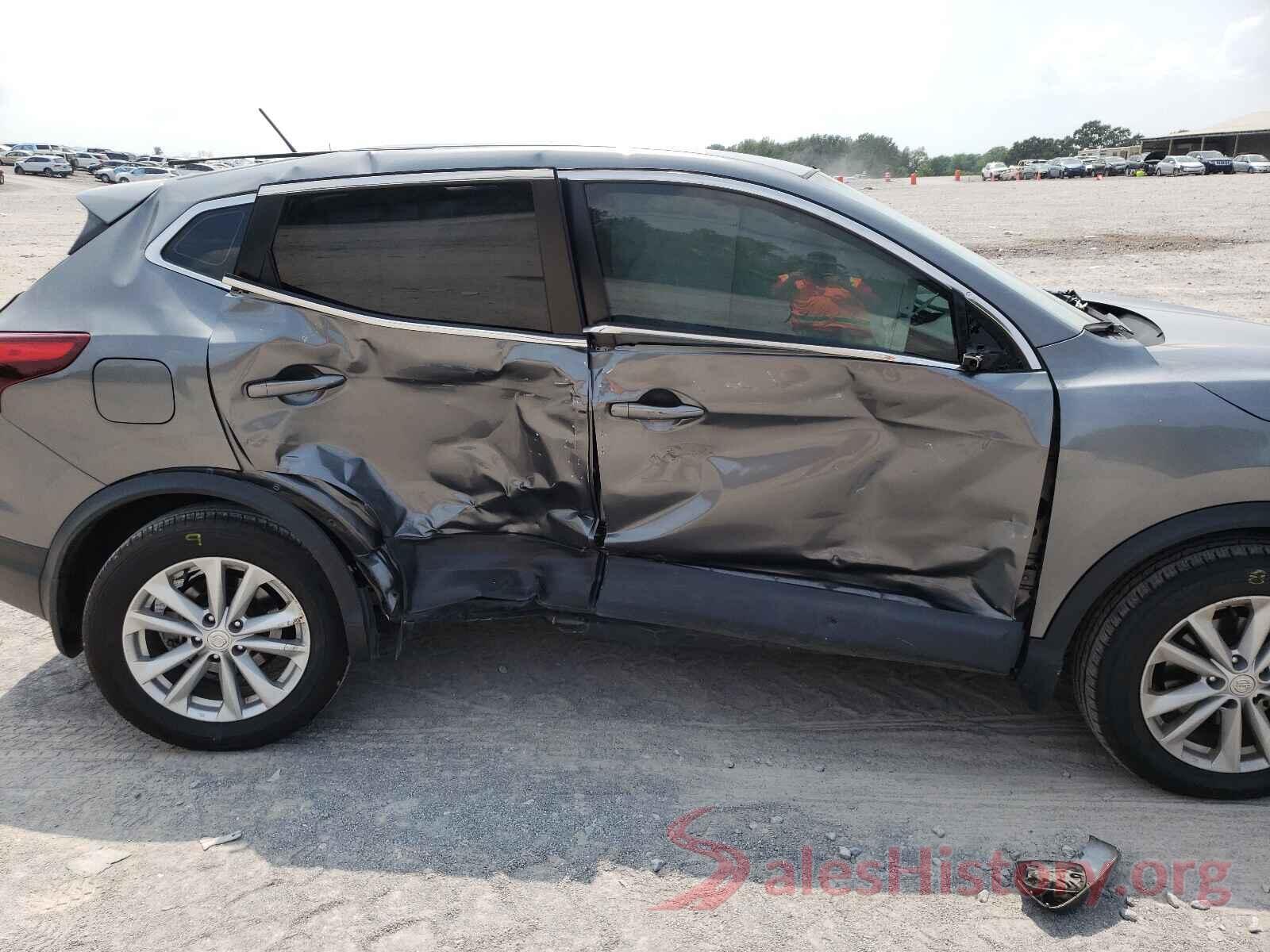 JN1BJ1CP2JW151301 2018 NISSAN ROGUE