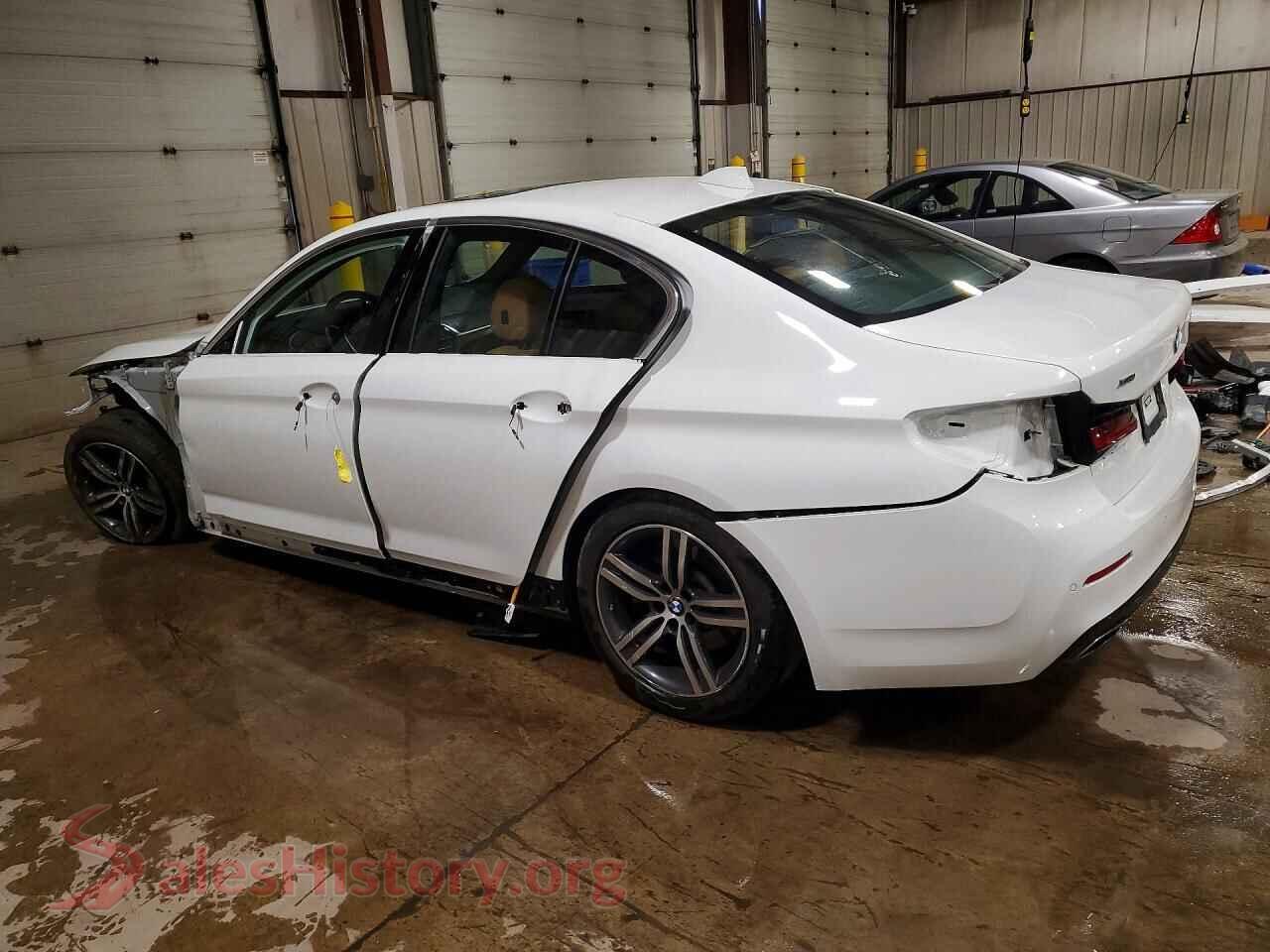 2022 BMW 5 SERIES VIN WBA13BJ06NWX59419, front view