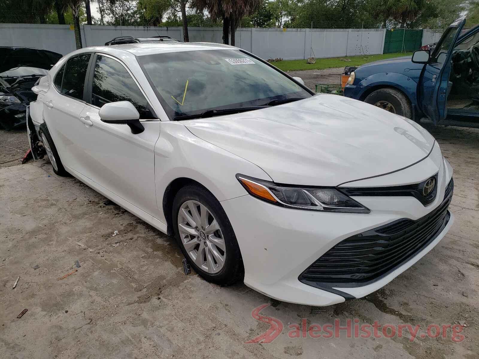 4T1B11HK3JU513587 2018 TOYOTA CAMRY