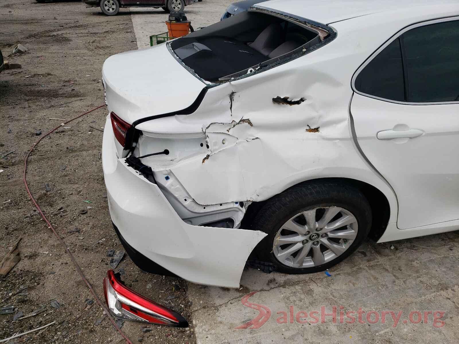 4T1B11HK3JU513587 2018 TOYOTA CAMRY