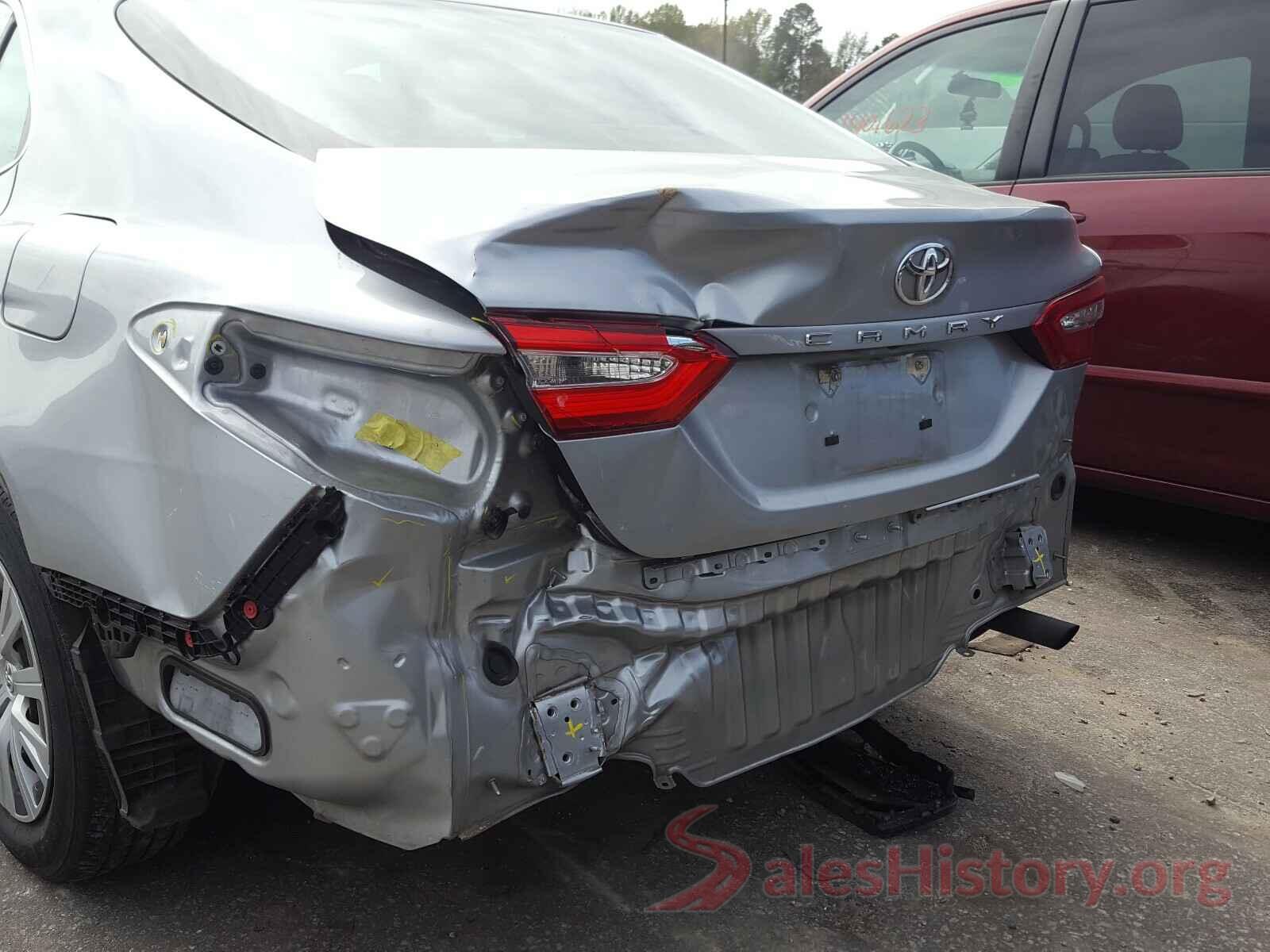 4T1B11HK2JU646745 2018 TOYOTA CAMRY