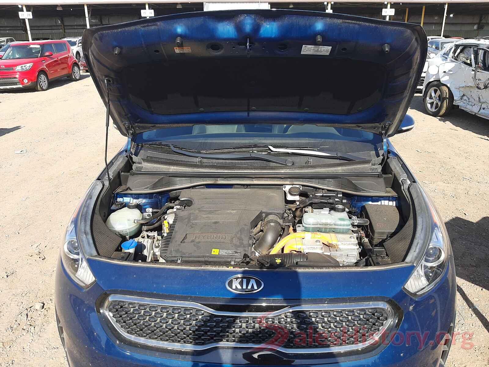 KNDCE3LC1J5164240 2018 KIA NIRO