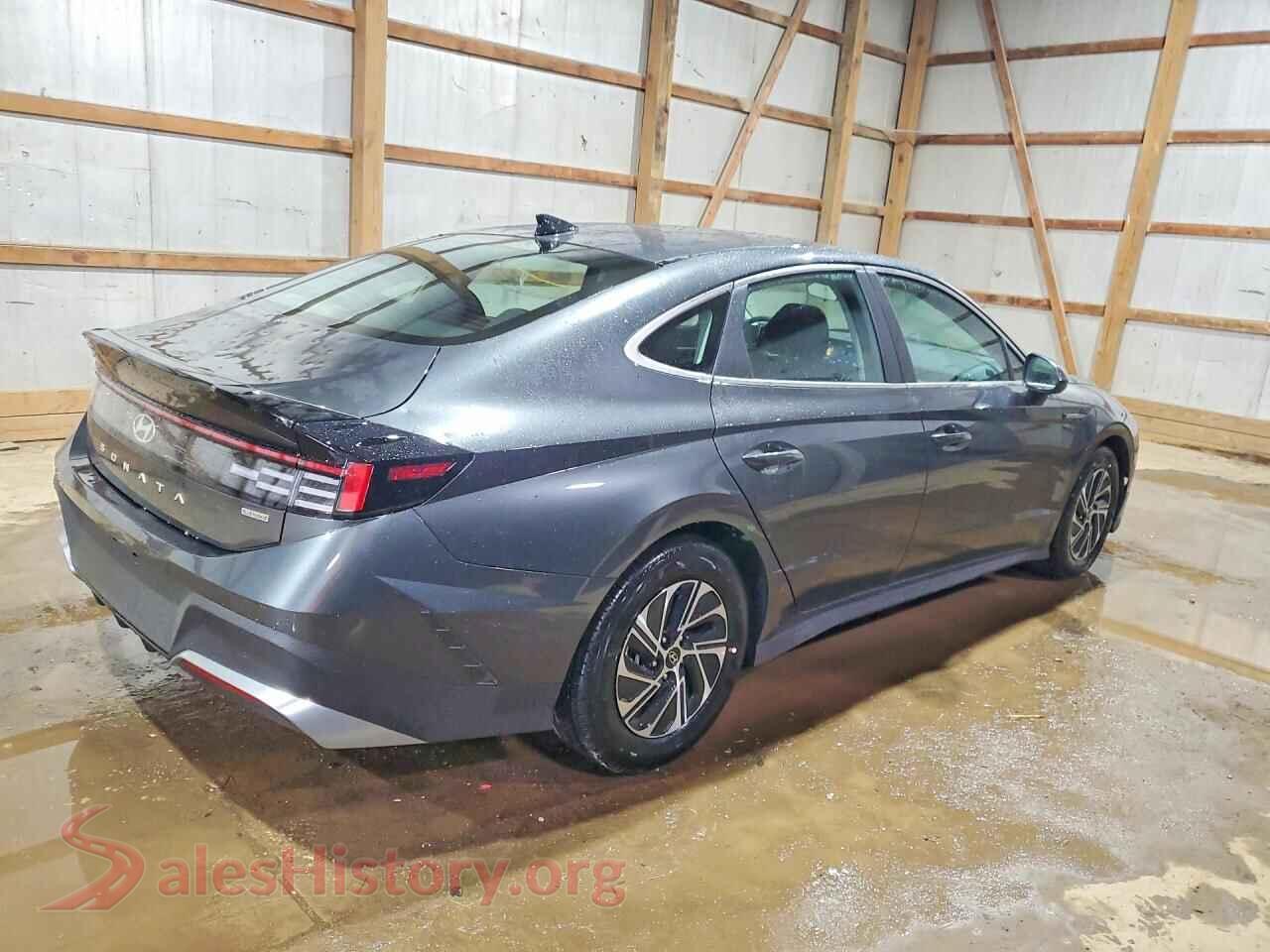 2026 HYUNDAI SONATA VIN KMHL24JJ7TA160053, right side view