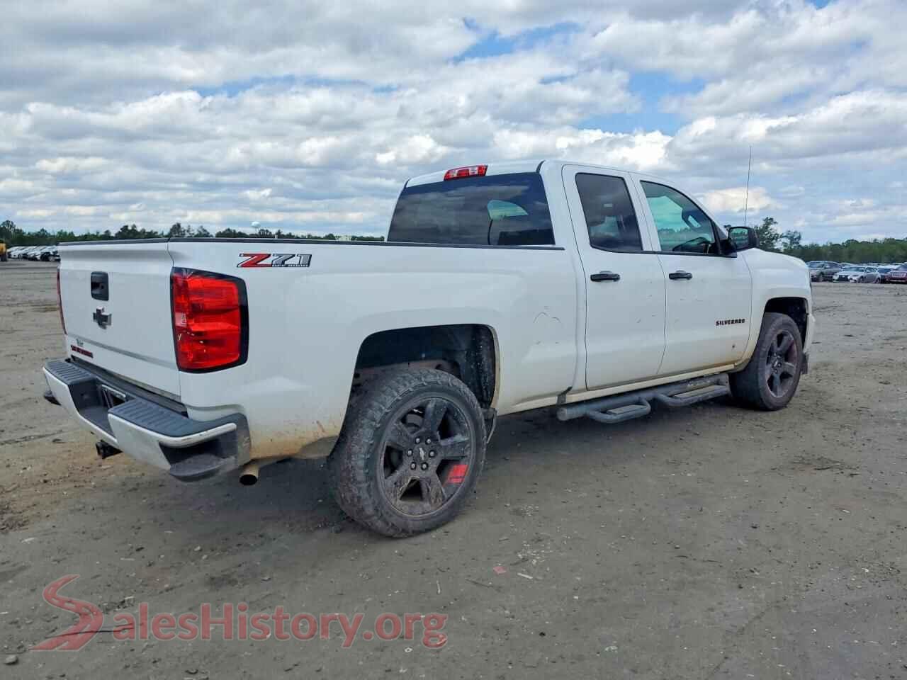 2018 CHEVROLET SILVERADO VIN 1GCVKREC8JZ294784, right side view