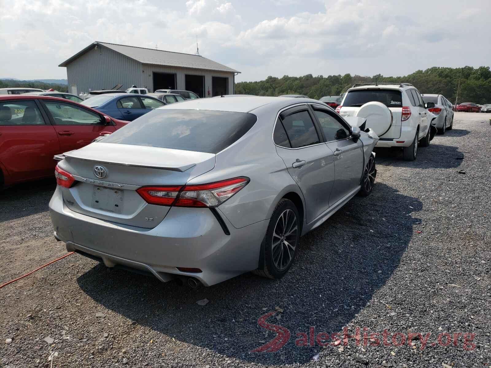 4T1B11HK2JU130305 2018 TOYOTA CAMRY