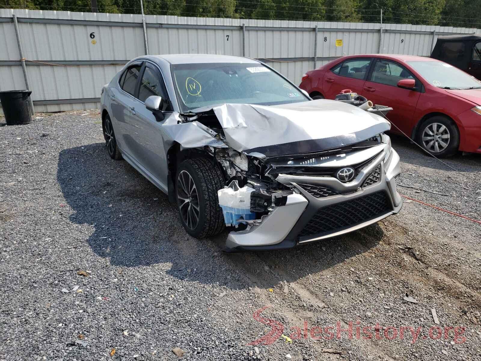 4T1B11HK2JU130305 2018 TOYOTA CAMRY