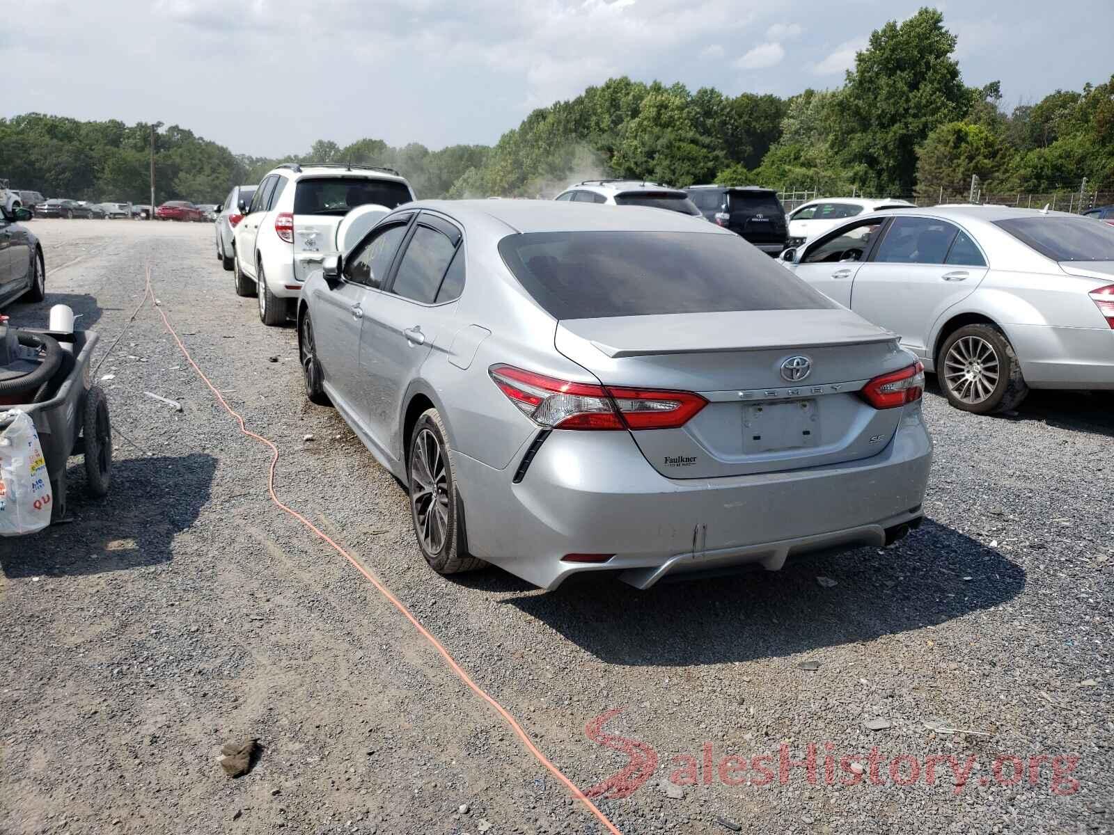 4T1B11HK2JU130305 2018 TOYOTA CAMRY