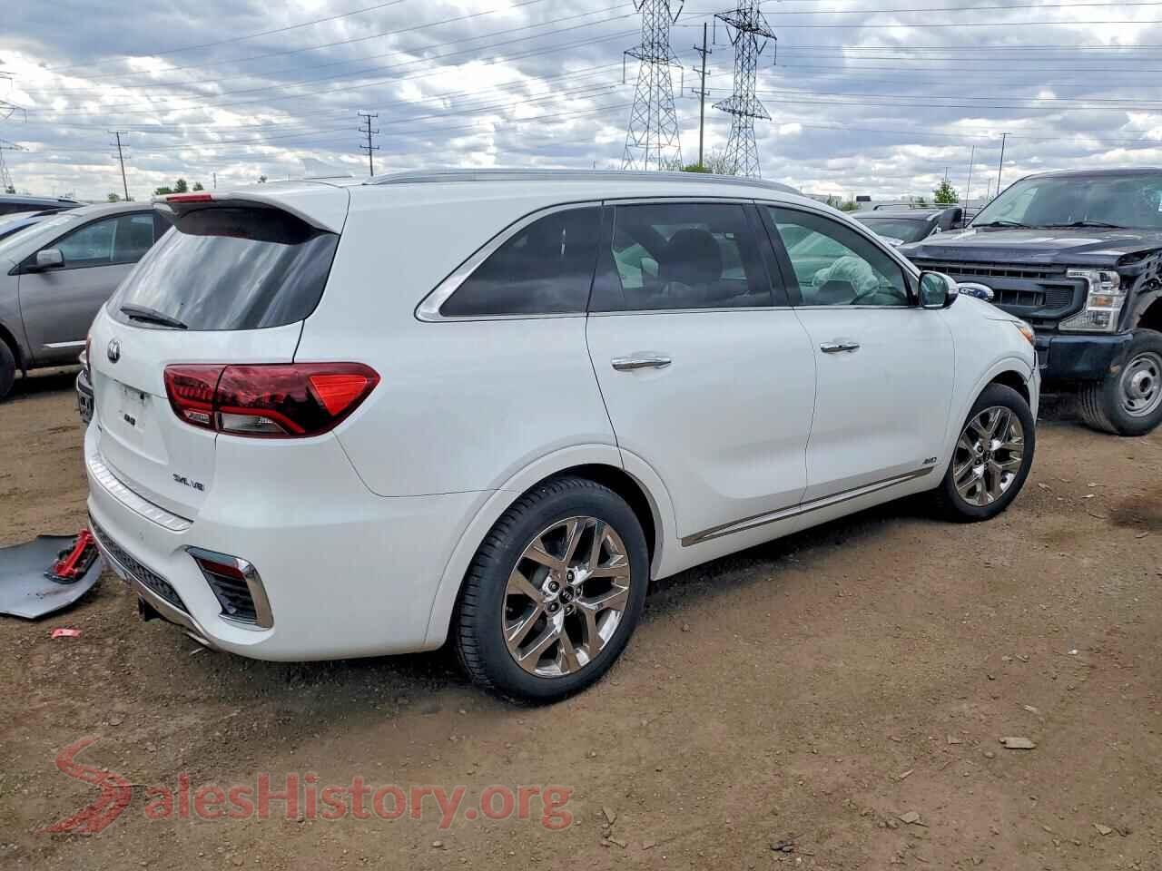 2019 KIA SORENTO VIN 5XYPKDA59KG538705, right side view