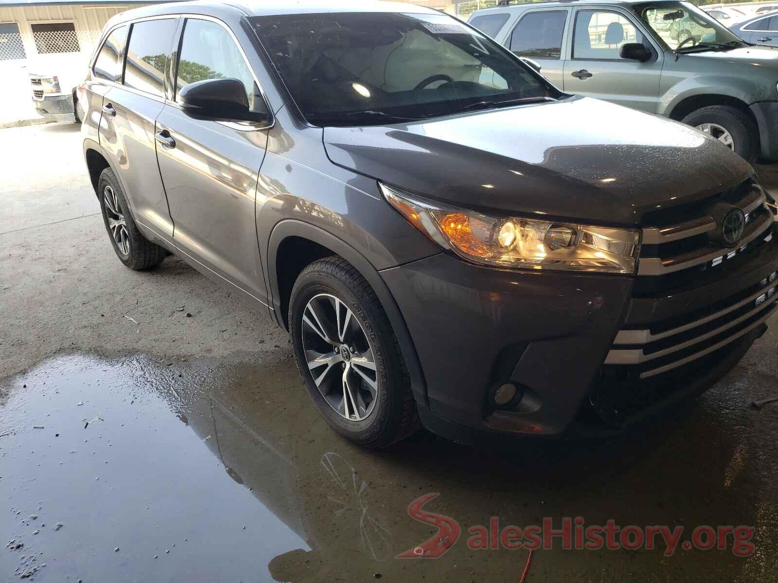 5TDZZRFH9JS263049 2018 TOYOTA HIGHLANDER