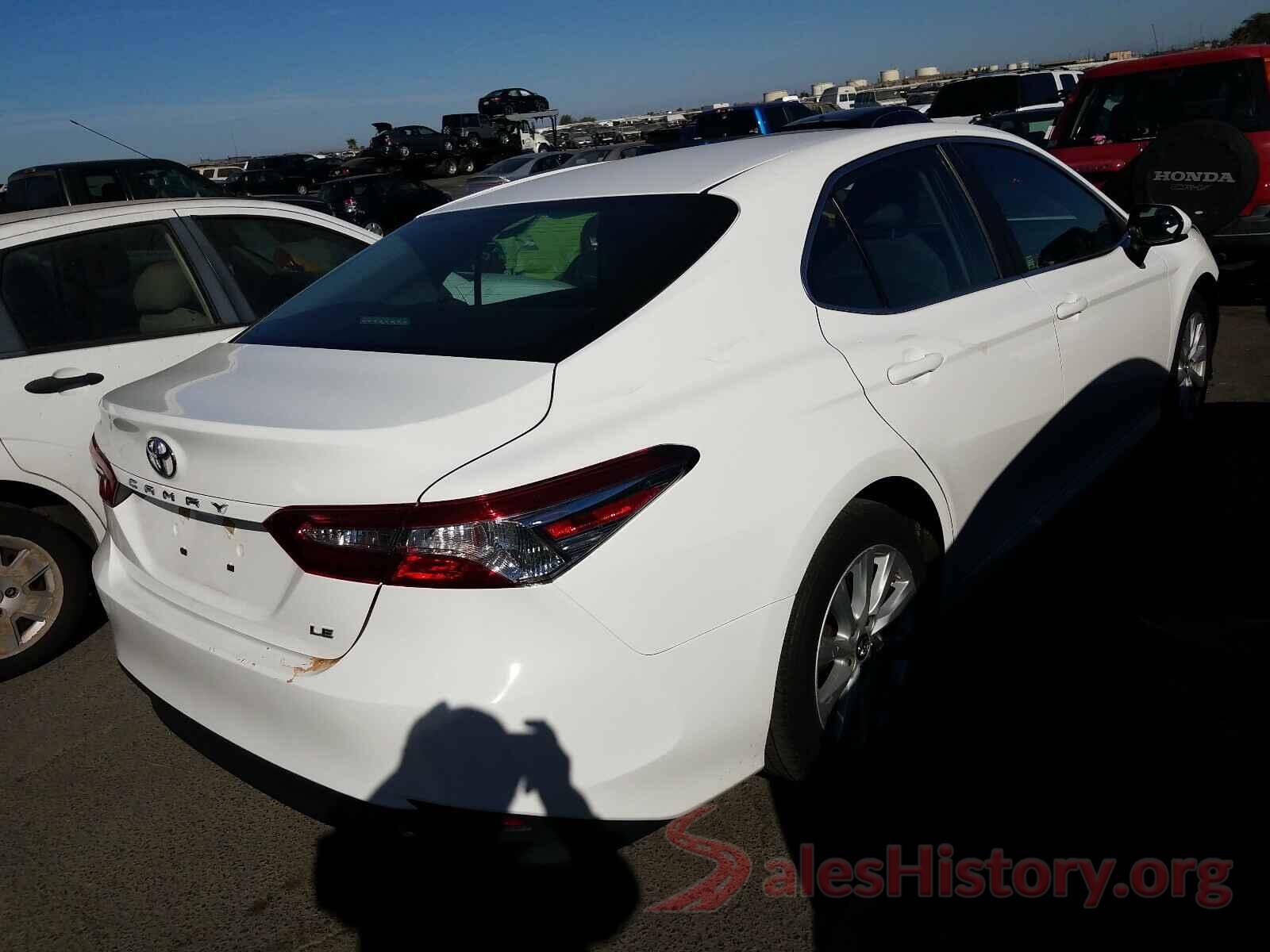 4T1B11HK8JU639878 2018 TOYOTA CAMRY