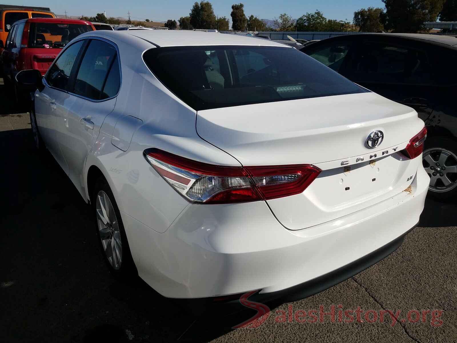 4T1B11HK8JU639878 2018 TOYOTA CAMRY