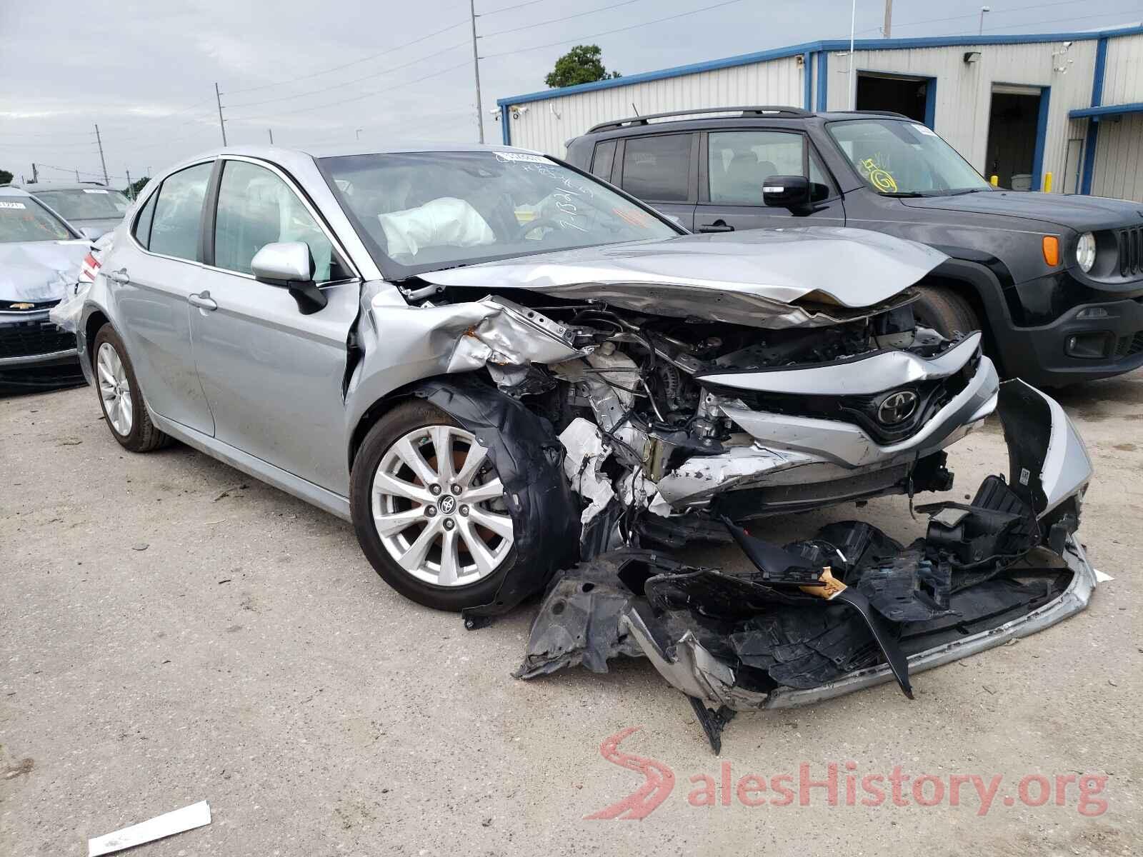 4T1B11HK0JU005612 2018 TOYOTA CAMRY