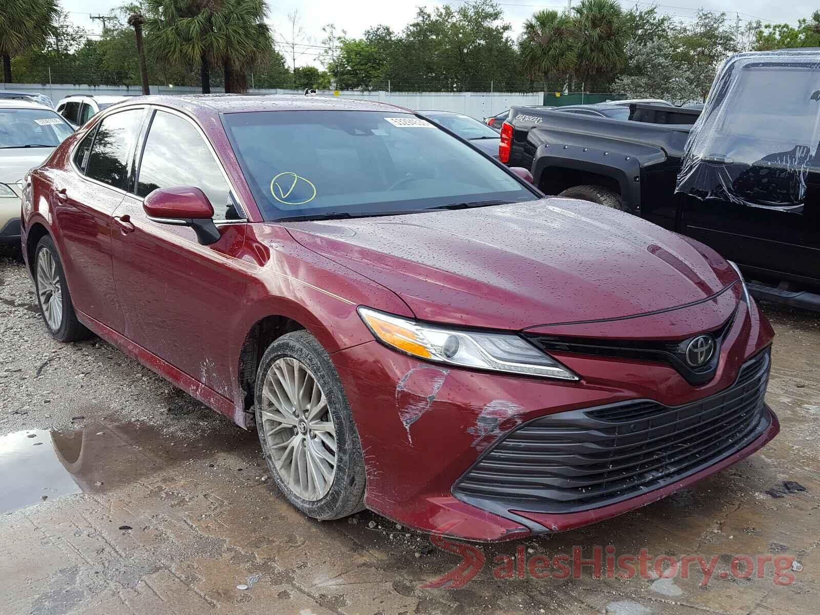 4T1B11HK8JU613863 2018 TOYOTA CAMRY