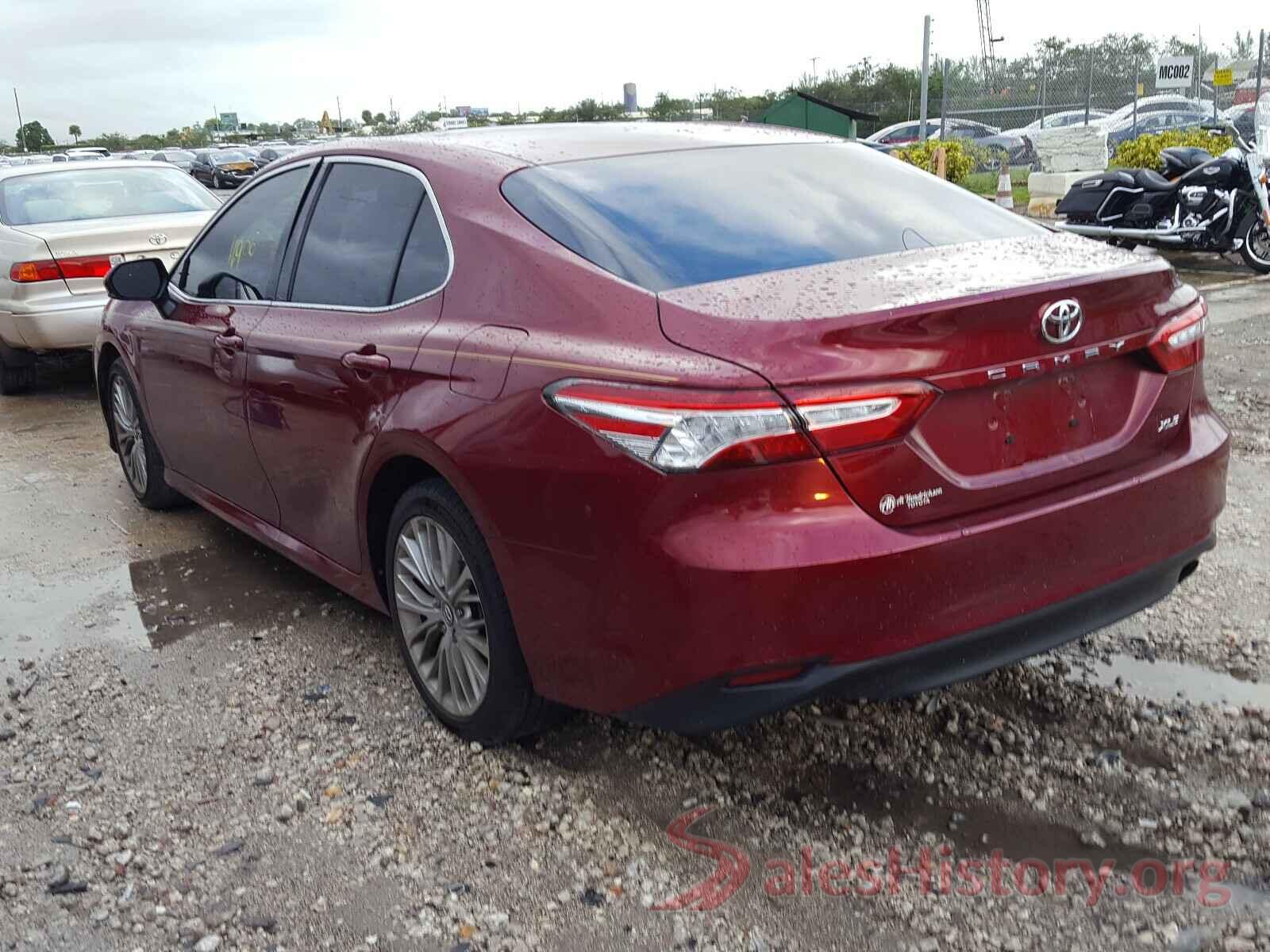 4T1B11HK8JU613863 2018 TOYOTA CAMRY