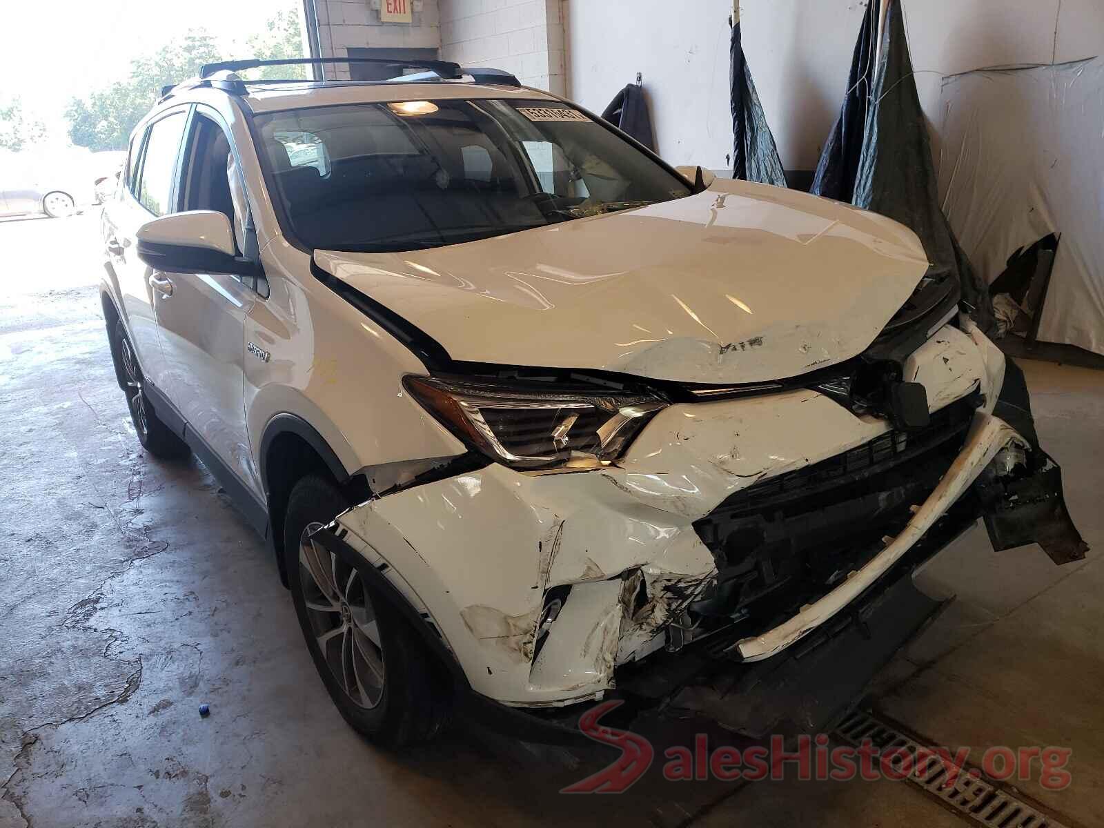 JTMRJREVXHD135214 2017 TOYOTA RAV4