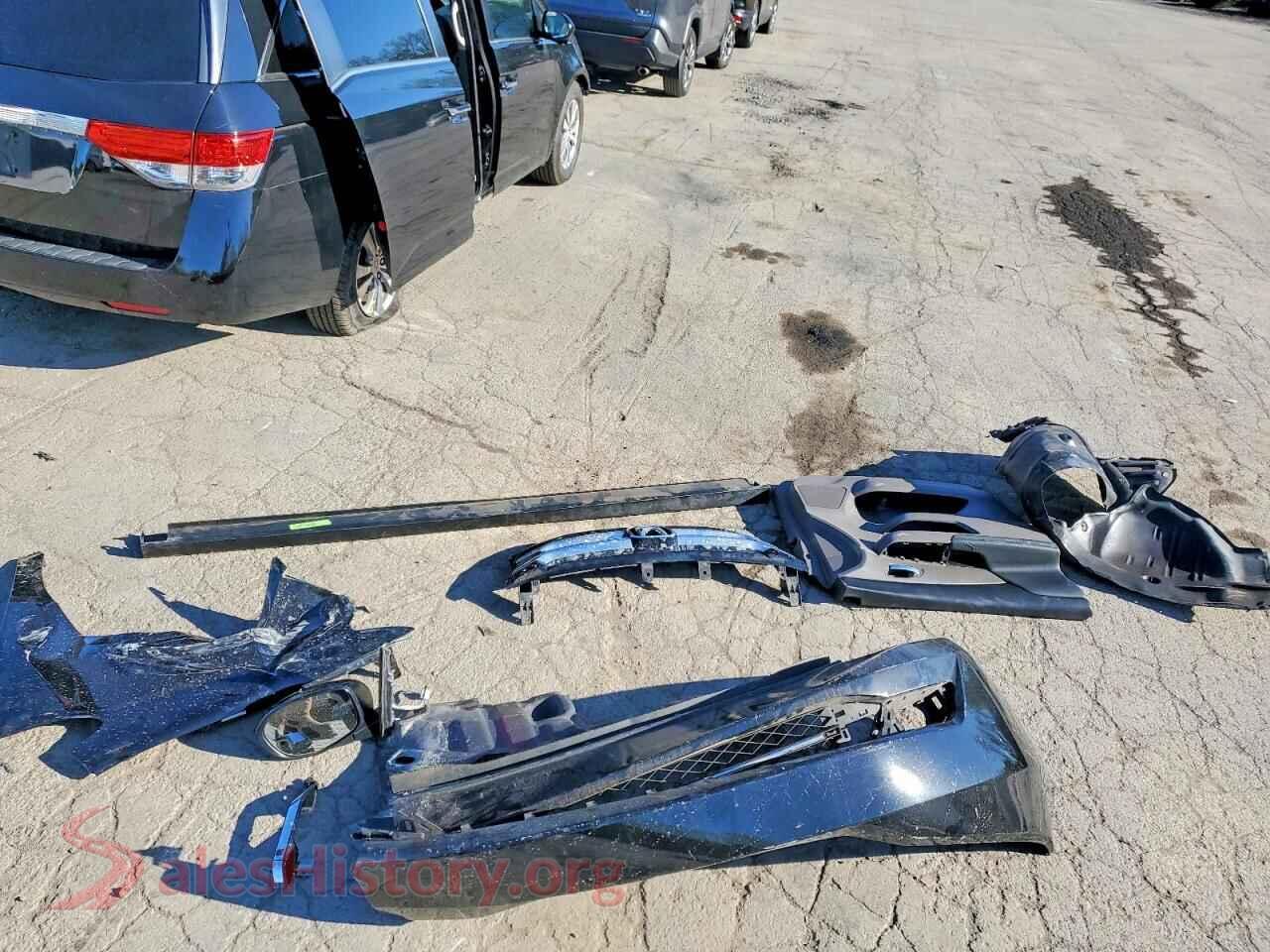 2017 HONDA ODYSSEY VIN 5FNRL5H64HB024514, trunk area