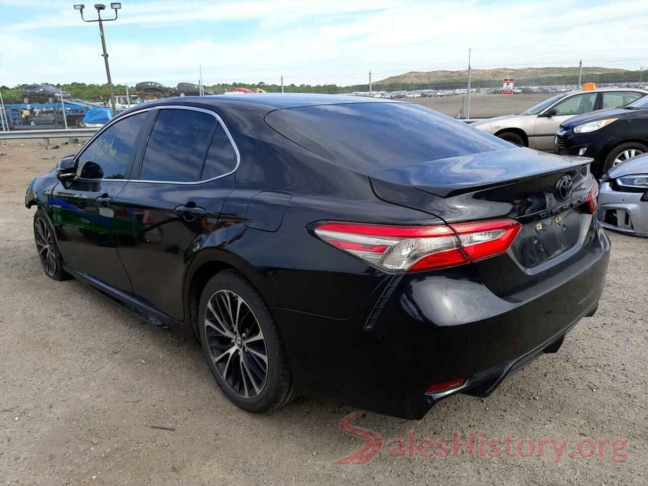 4T1B11HK8JU674579 2018 TOYOTA CAMRY