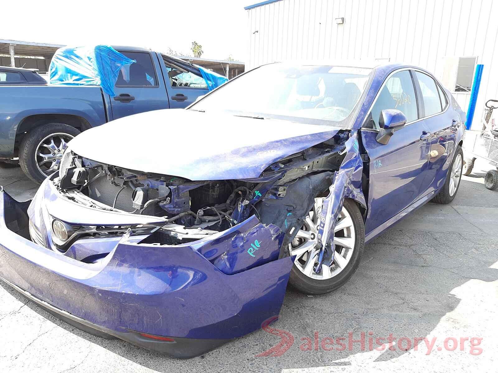 4T1B11HK3JU560084 2018 TOYOTA CAMRY