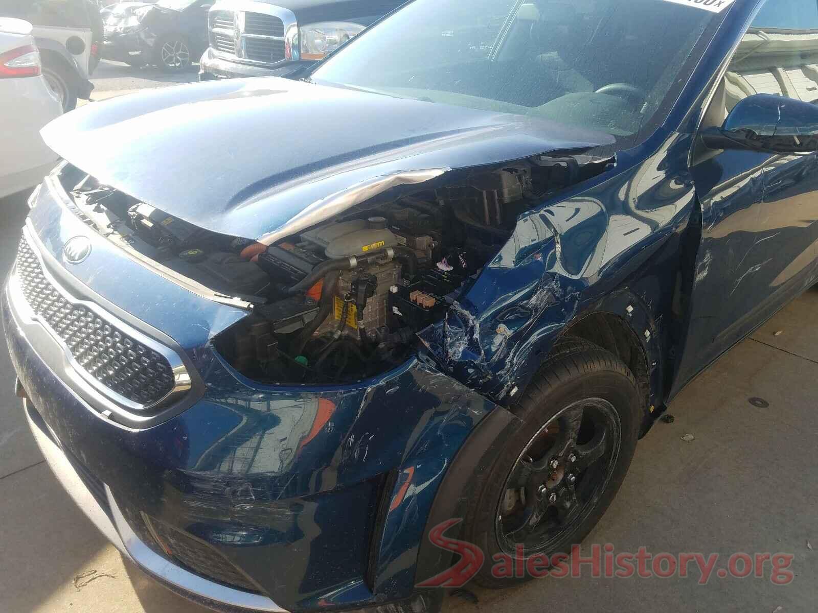 KNDCB3LC6H5042766 2017 KIA NIRO