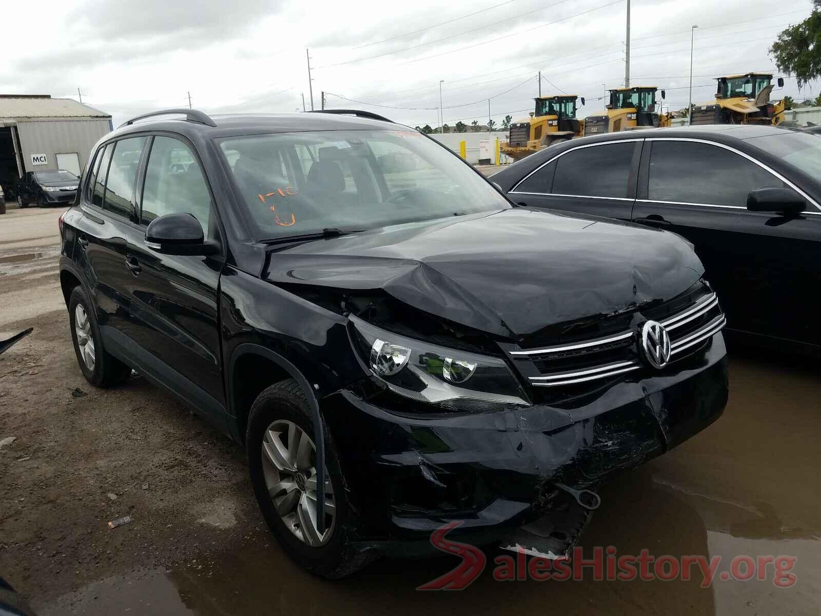 WVGAV7AX2HK037153 2017 VOLKSWAGEN TIGUAN