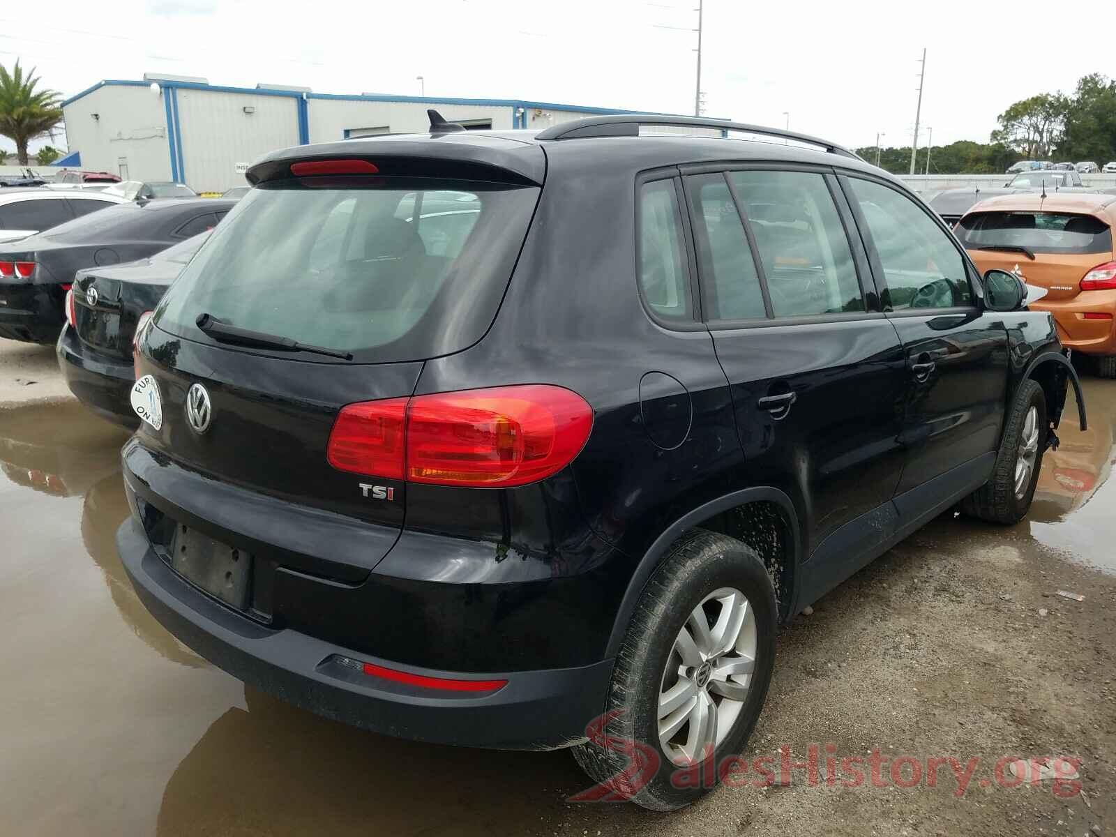 WVGAV7AX2HK037153 2017 VOLKSWAGEN TIGUAN