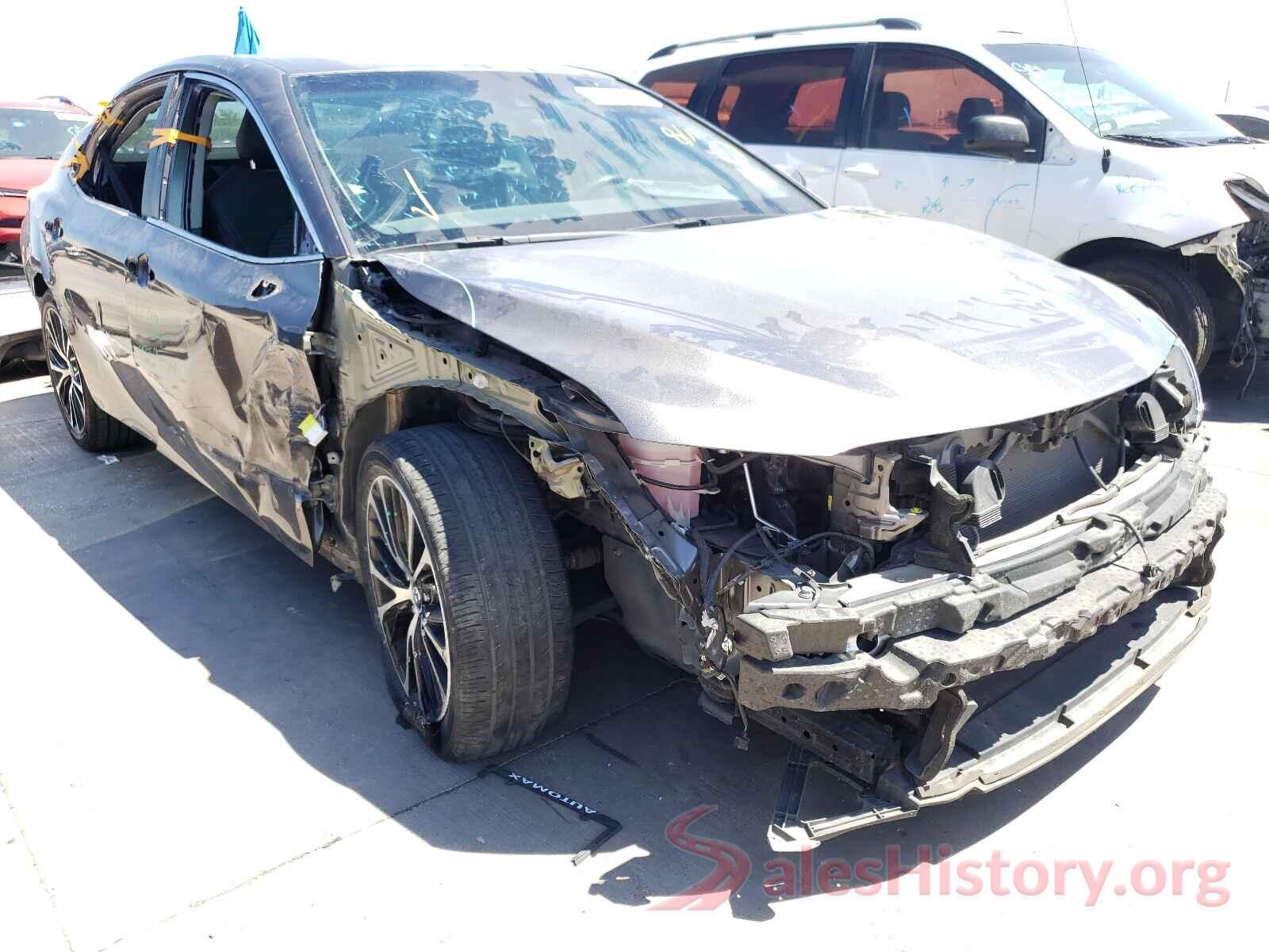 4T1B11HK8JU571324 2018 TOYOTA CAMRY