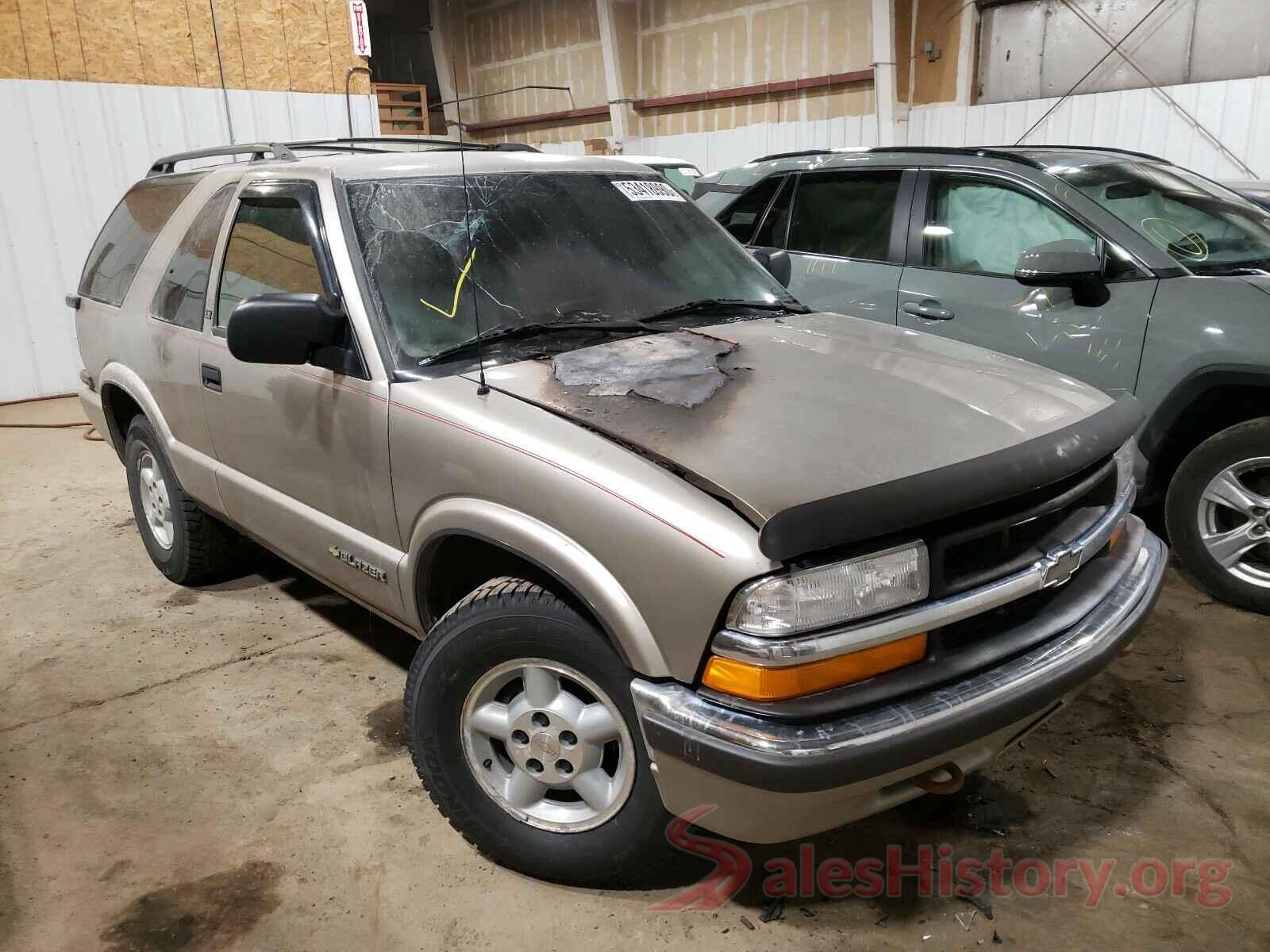 1GNCT18WXYK142821 2000 CHEVROLET BLAZER