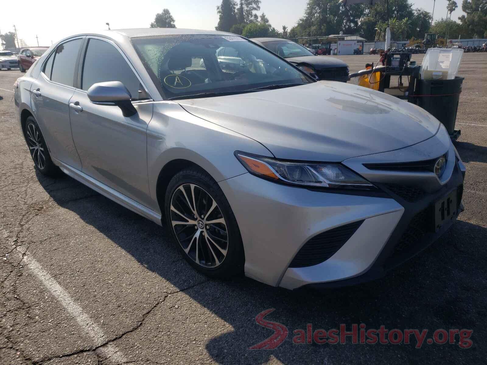 4T1B11HK0JU656870 2018 TOYOTA CAMRY