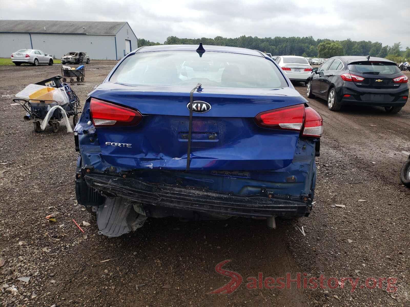 3KPFK4A7XHE157805 2017 KIA FORTE