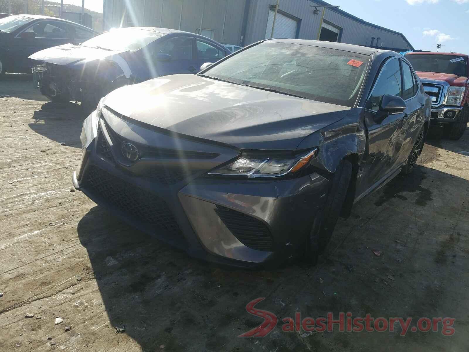 4T1B11HK2JU115707 2018 TOYOTA CAMRY